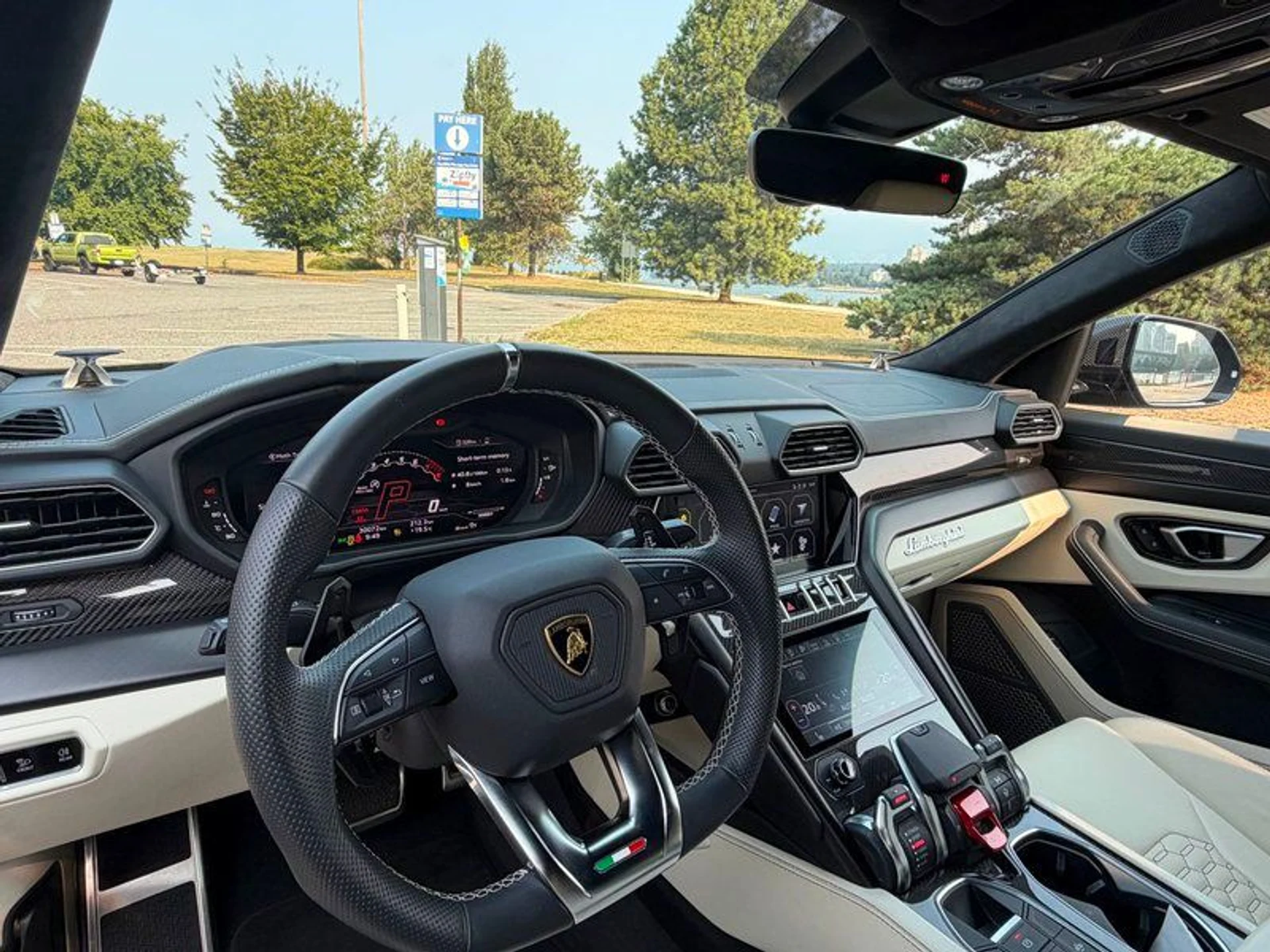 mph003_2184846476_38915592_04801_2022_lamborghini_urus_004_4fc676bc2b