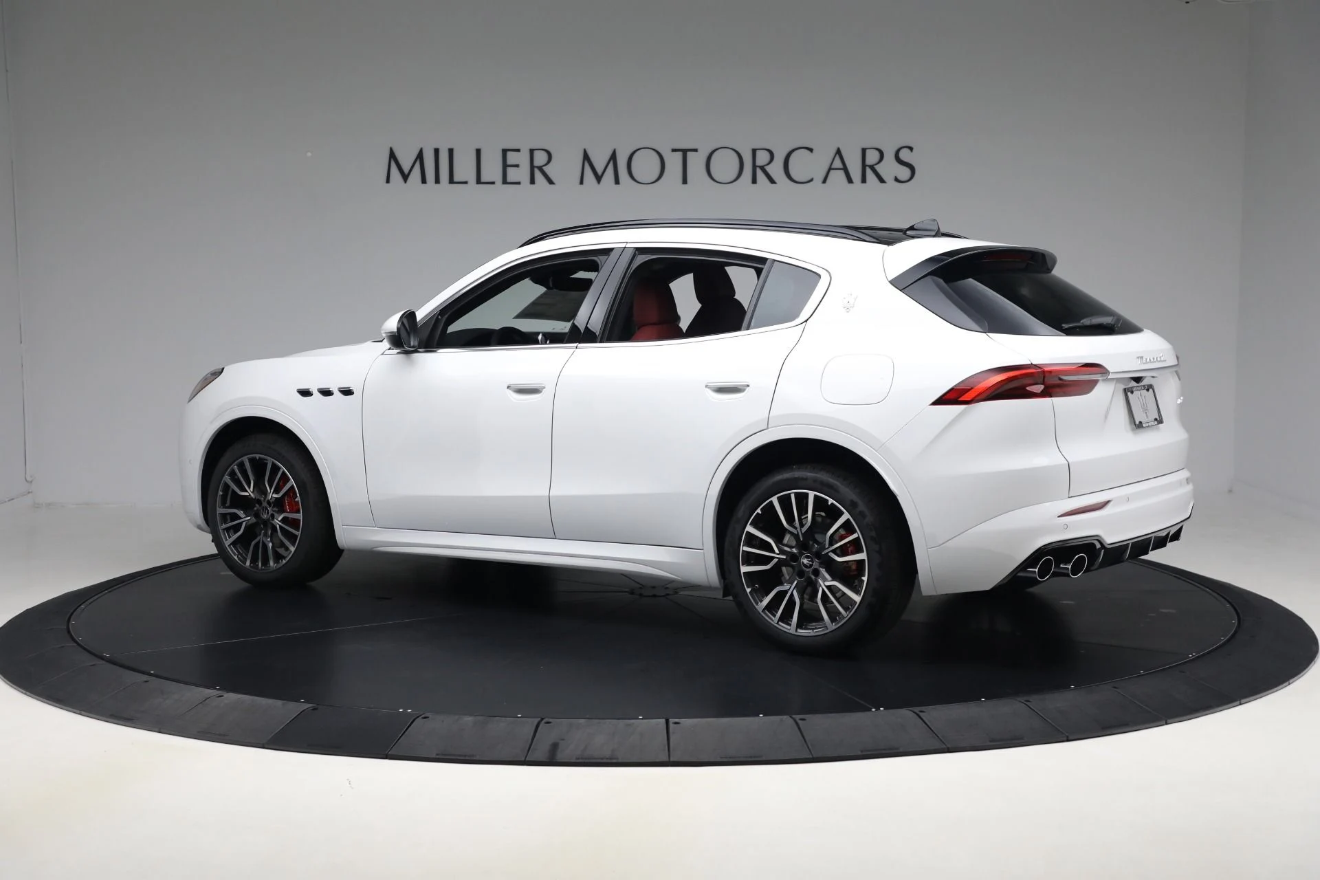 mph003_2198077957_New_2025_Maserati_Grecale_9a0722b6f4
