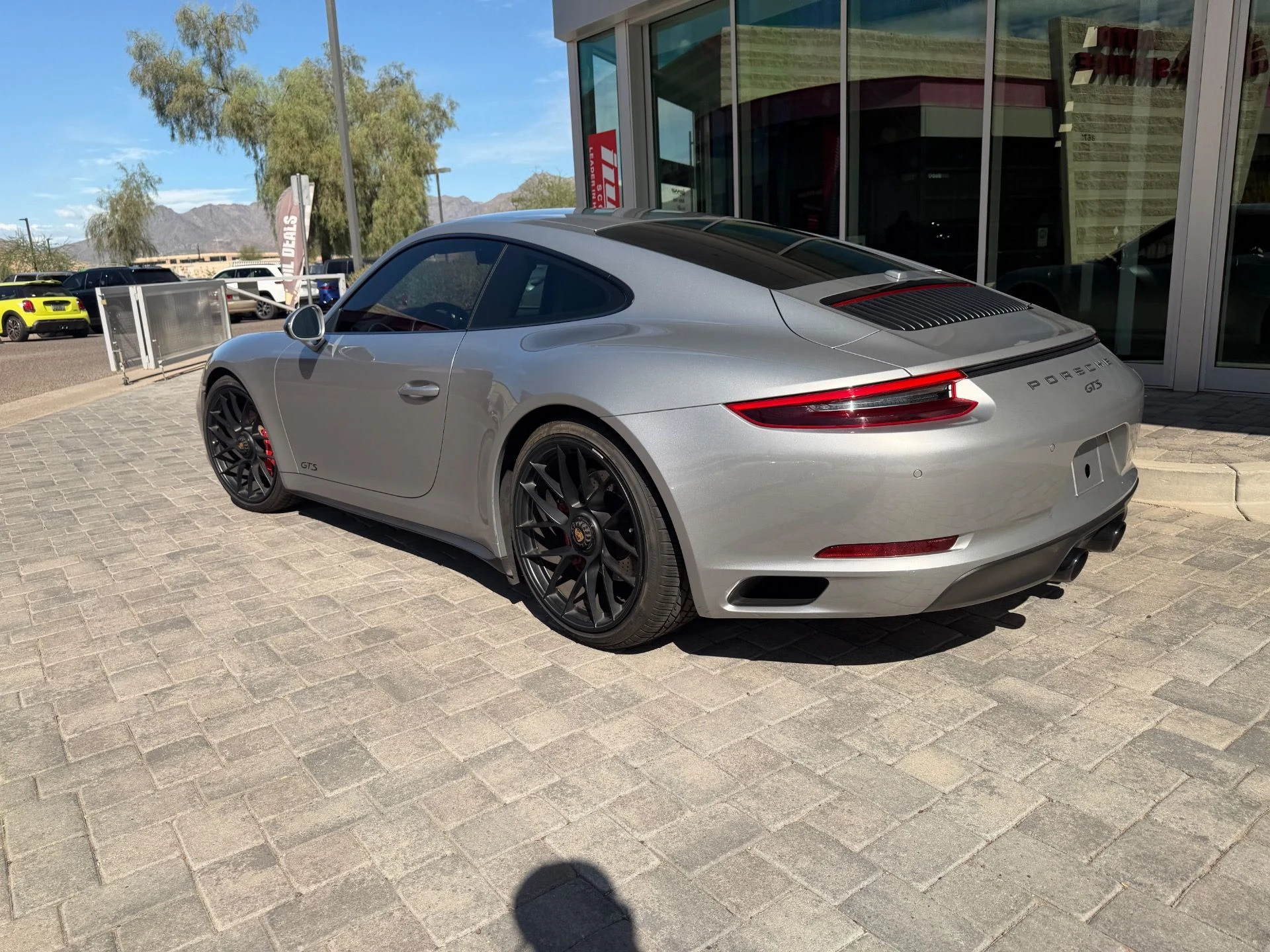 mph003_2206297075_Used_2018_Porsche_911_GTS_1788905942_b630ad2621