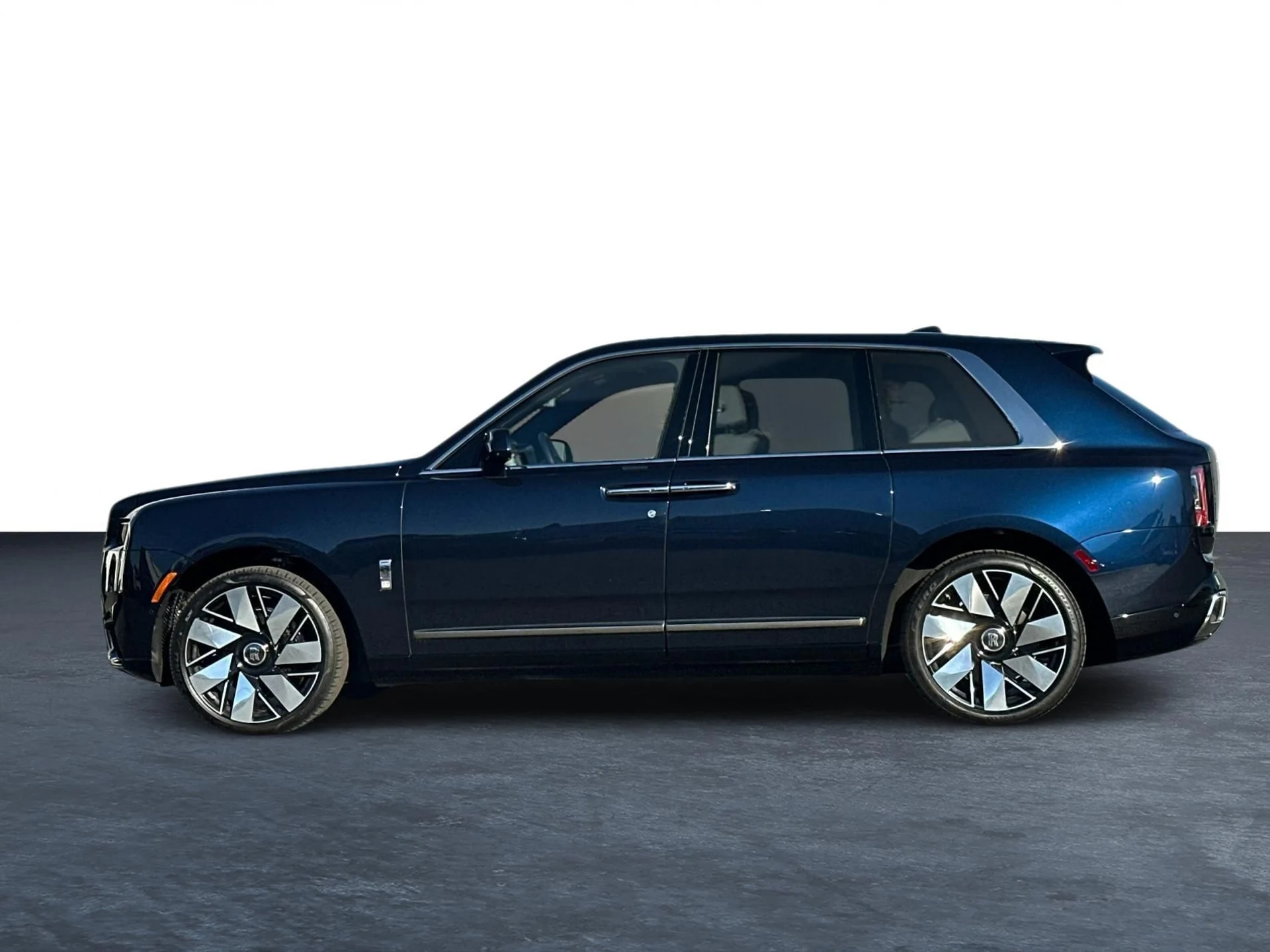 mph003_2212653575_New_2025_Rolls_Royce_Cullinan_1761746922_527a582493