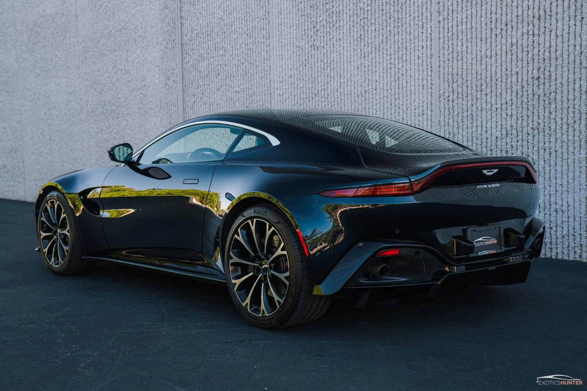 mph003_221407143_Used_2019_Aston_Martin_Vantage_1753929361_9ce961452f