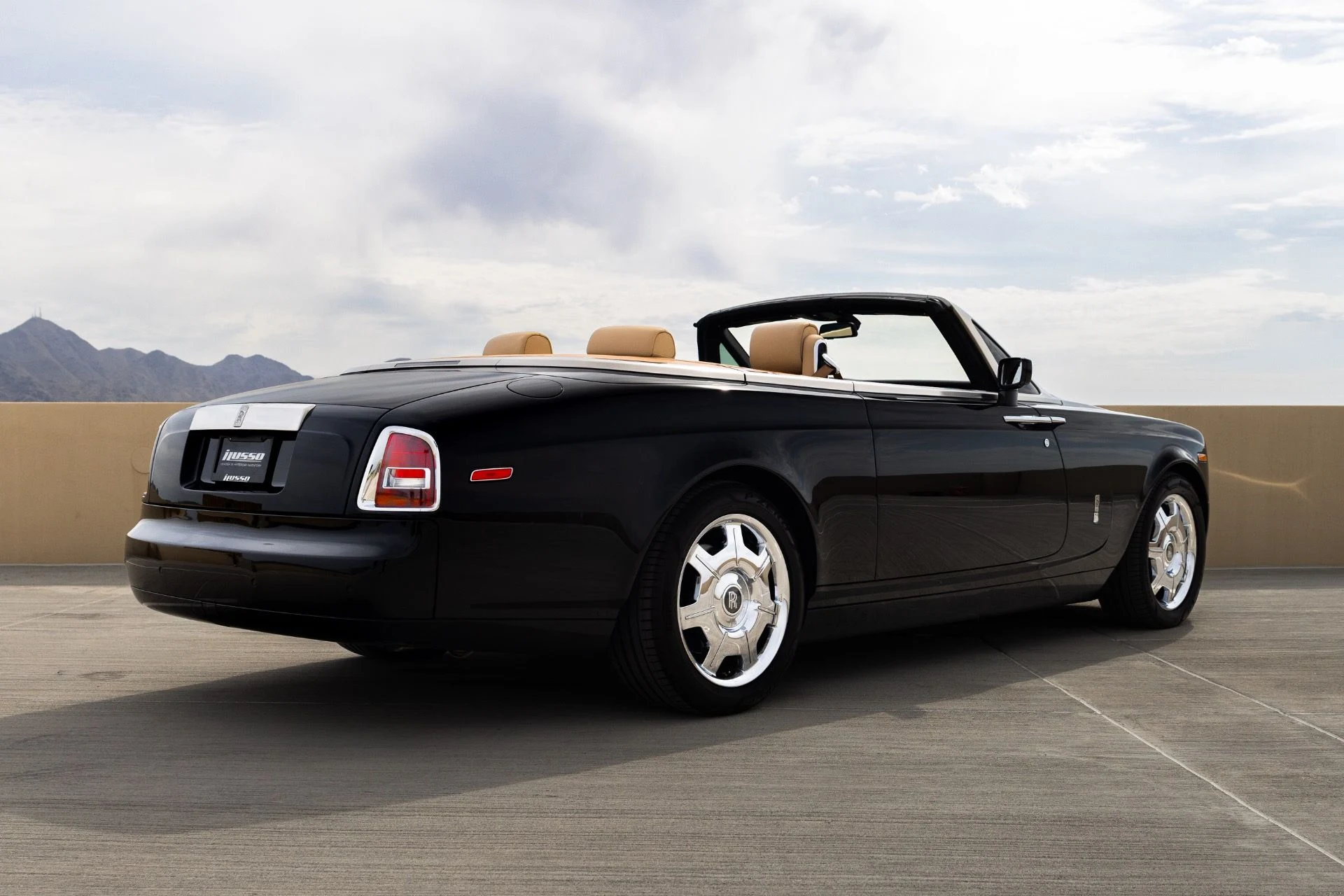 mph003_2218286100_Used_2009_Rolls_Royce_Phantom_Drophead_Coupe_1775064140_80f7f26ee1