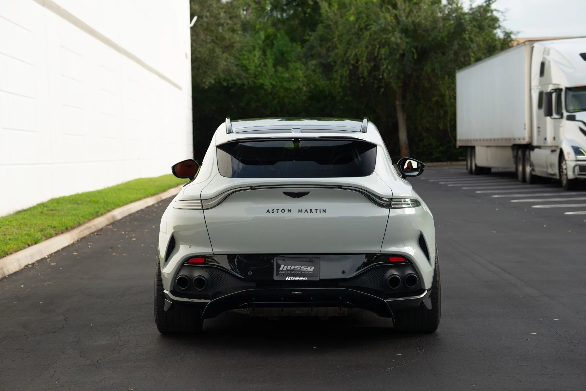 mph003_2220304705_Used_2023_Aston_Martin_DBX_707_1756441558_1013fde303