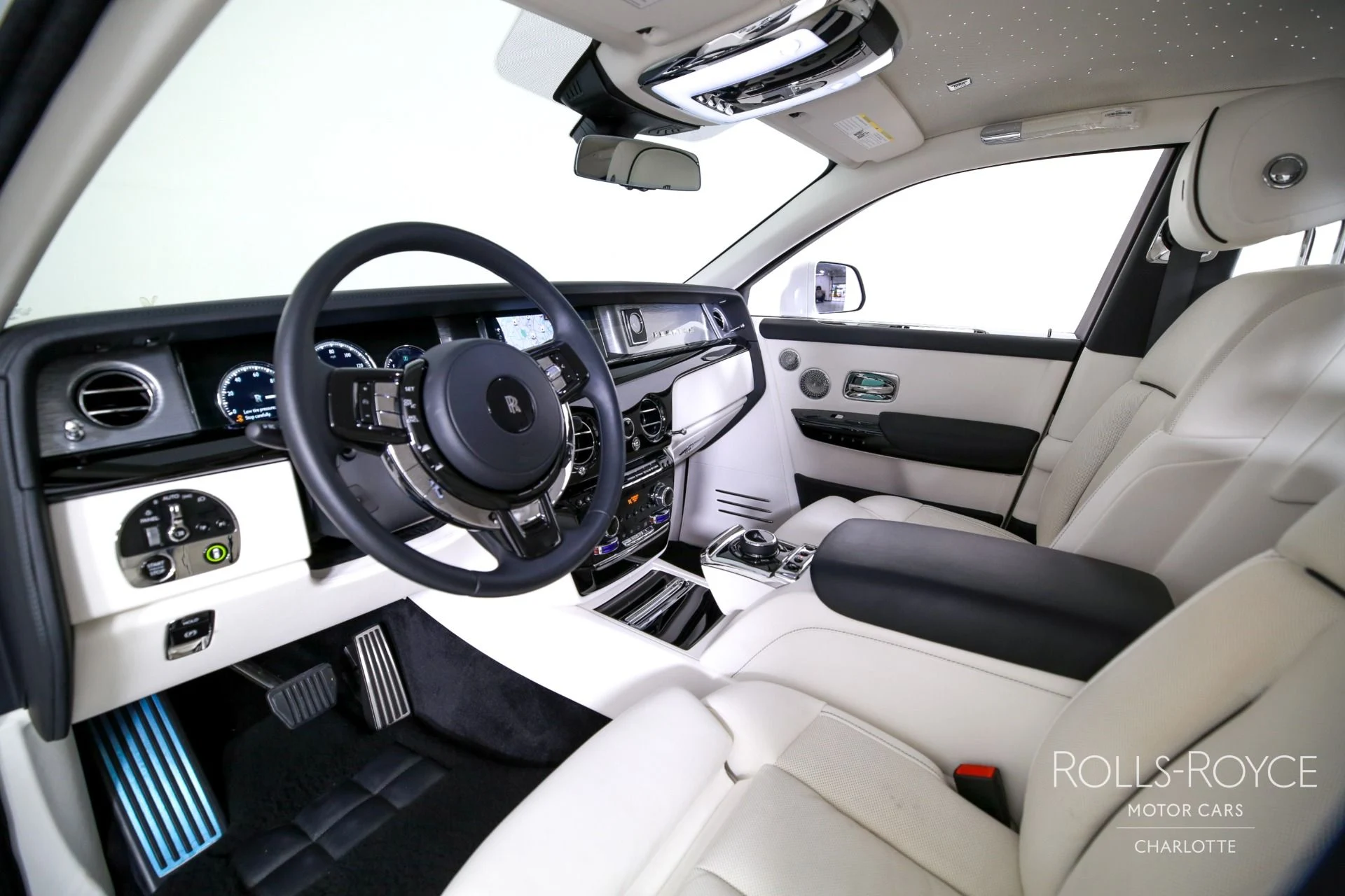 mph003_2220897994_Used_2024_Rolls_Royce_Phantom_1767116656_852356b4ea