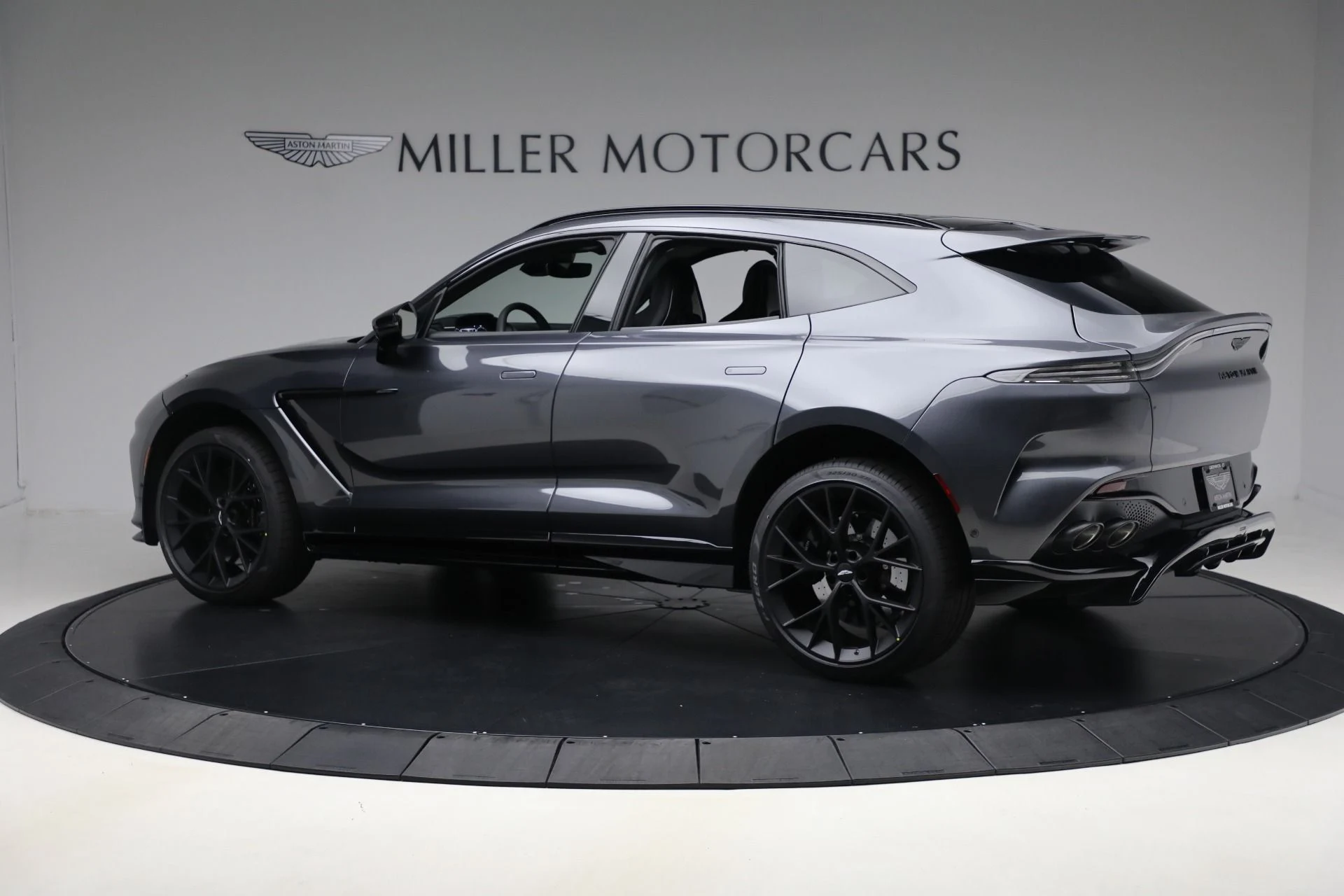 mph003_2229692633_New_2025_Aston_Martin_DBX_707_f61e14e613
