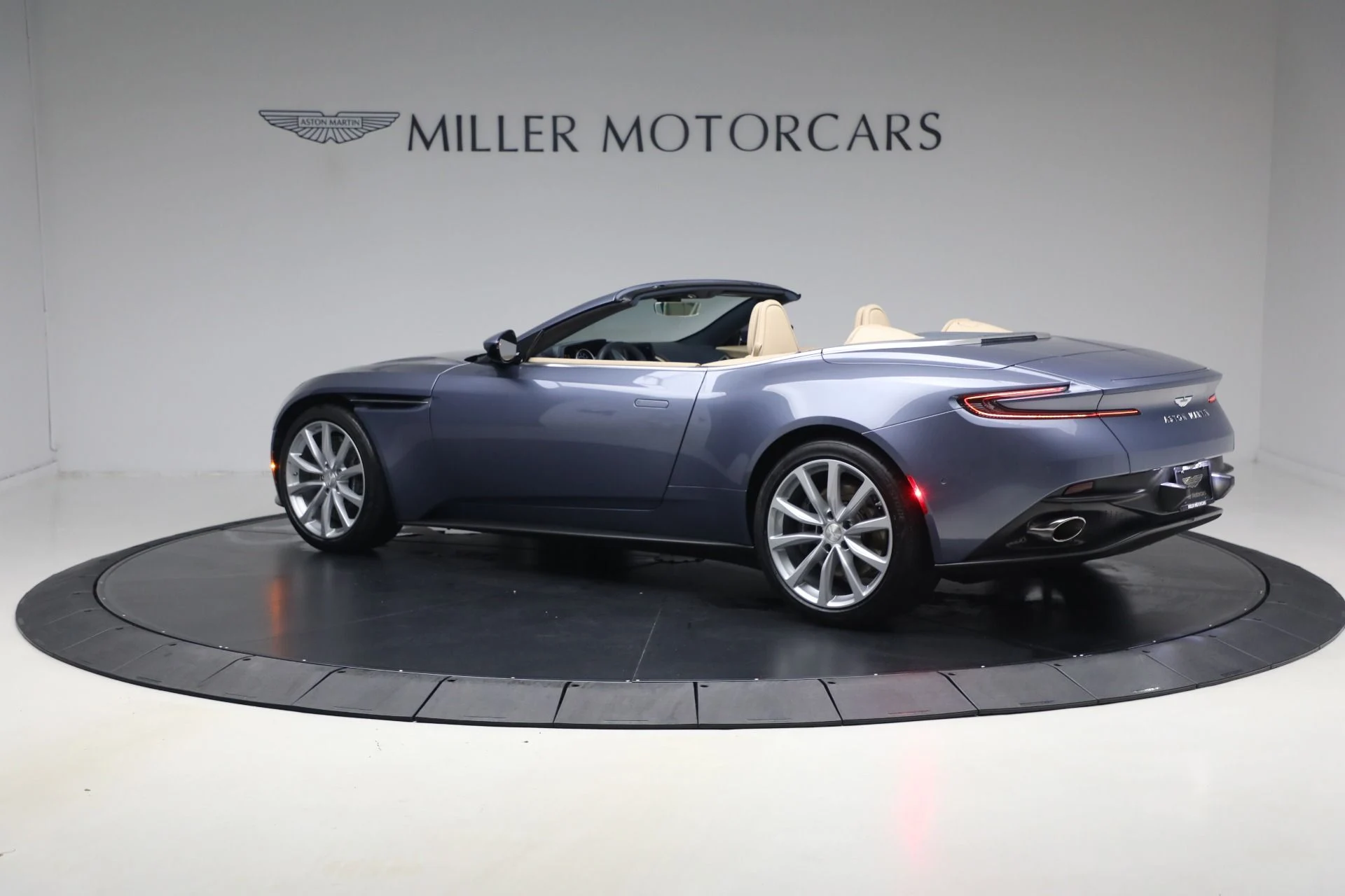 mph003_2232028457_Used_2022_Aston_Martin_DB_11_Volante_1787336556_1cdf5463c3