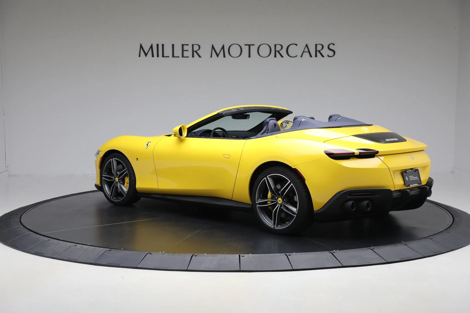 mph003_2232505442_Used_2025_Ferrari_Roma_Spider_1758310814_68a3ebf8a5