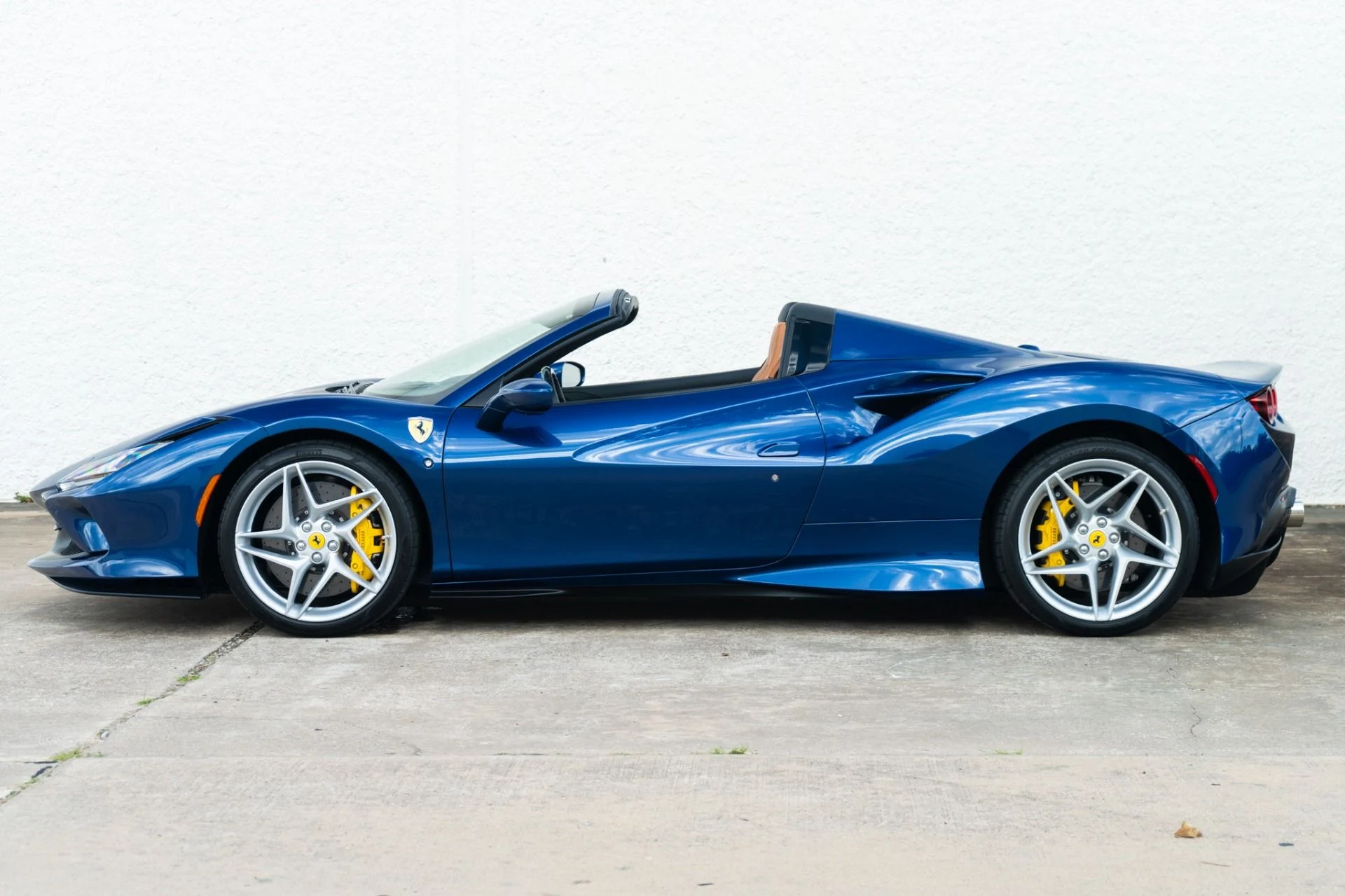 mph003_2241858407_Used_2022_Ferrari_F8_Spider_1779493507_c23db4e774