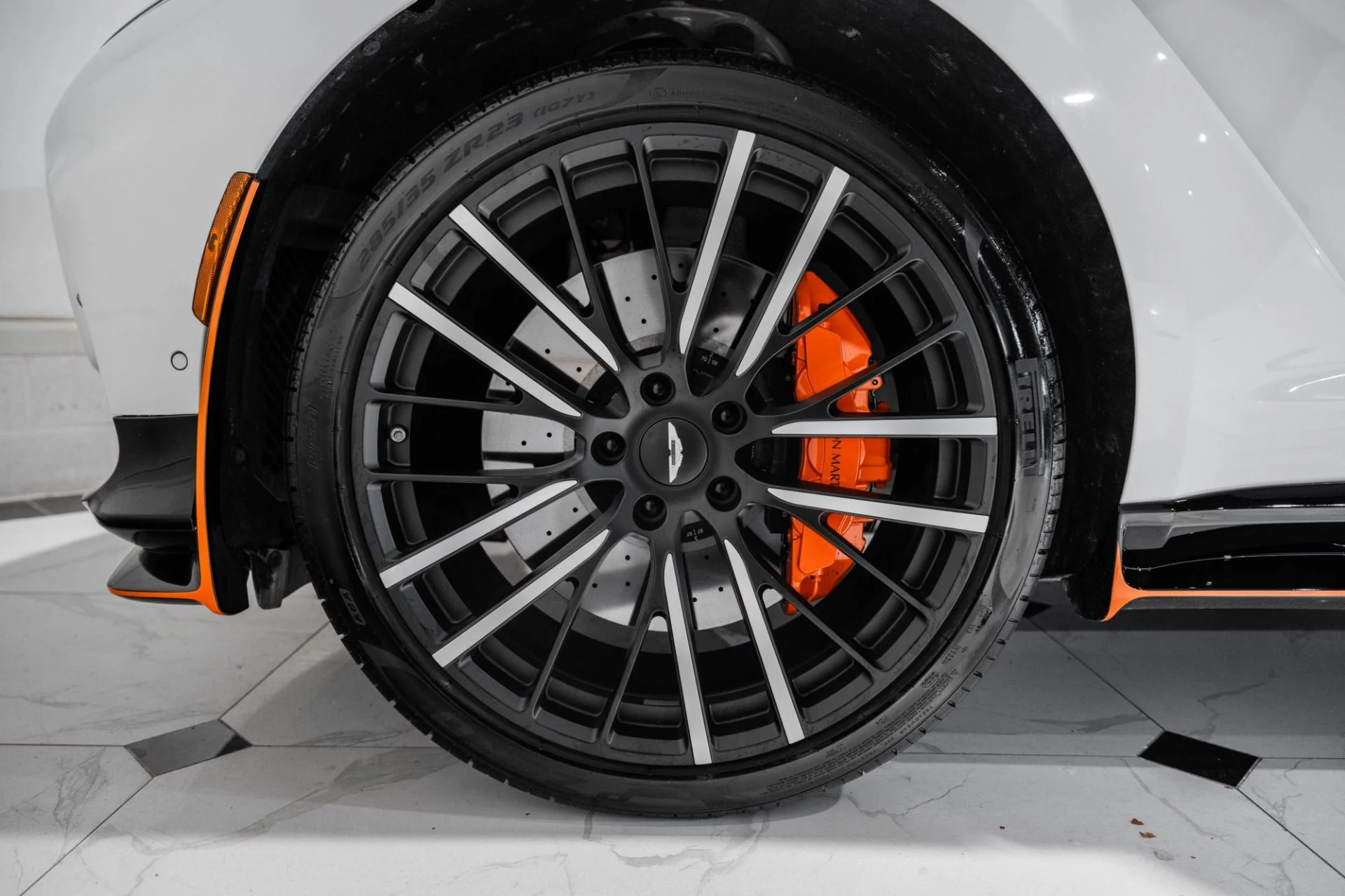 mph003_2249488980_Used_2023_Aston_Martin_DBX_707_1761749500_bf90cf8d69