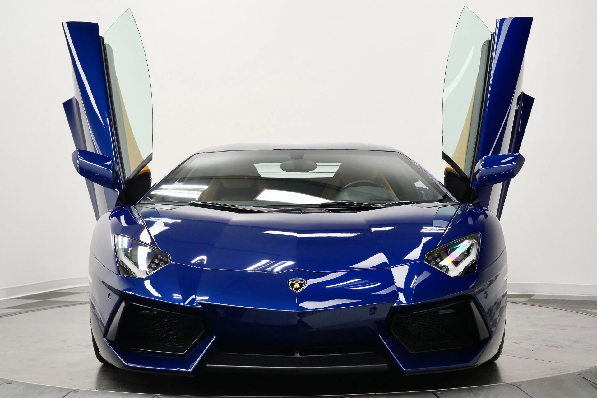 mph003_2252512806_Used_2014_Lamborghini_Aventador_LP_700_4_Beautiful_Color_Combination_Transparent_Engine_Bonnet_1774983686_e5901eb331