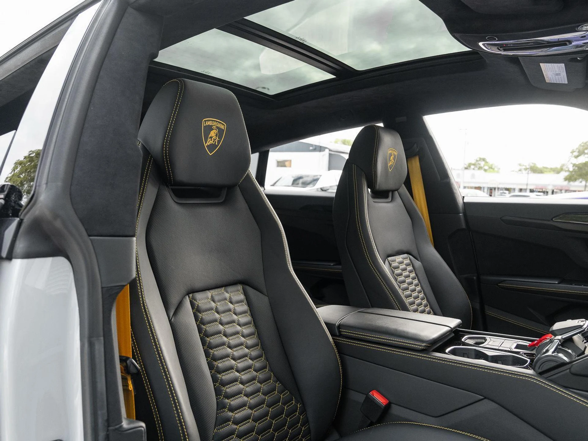 mph003_2253151330_Used_2022_Lamborghini_Urus_AWD_1777086155_83534d4630