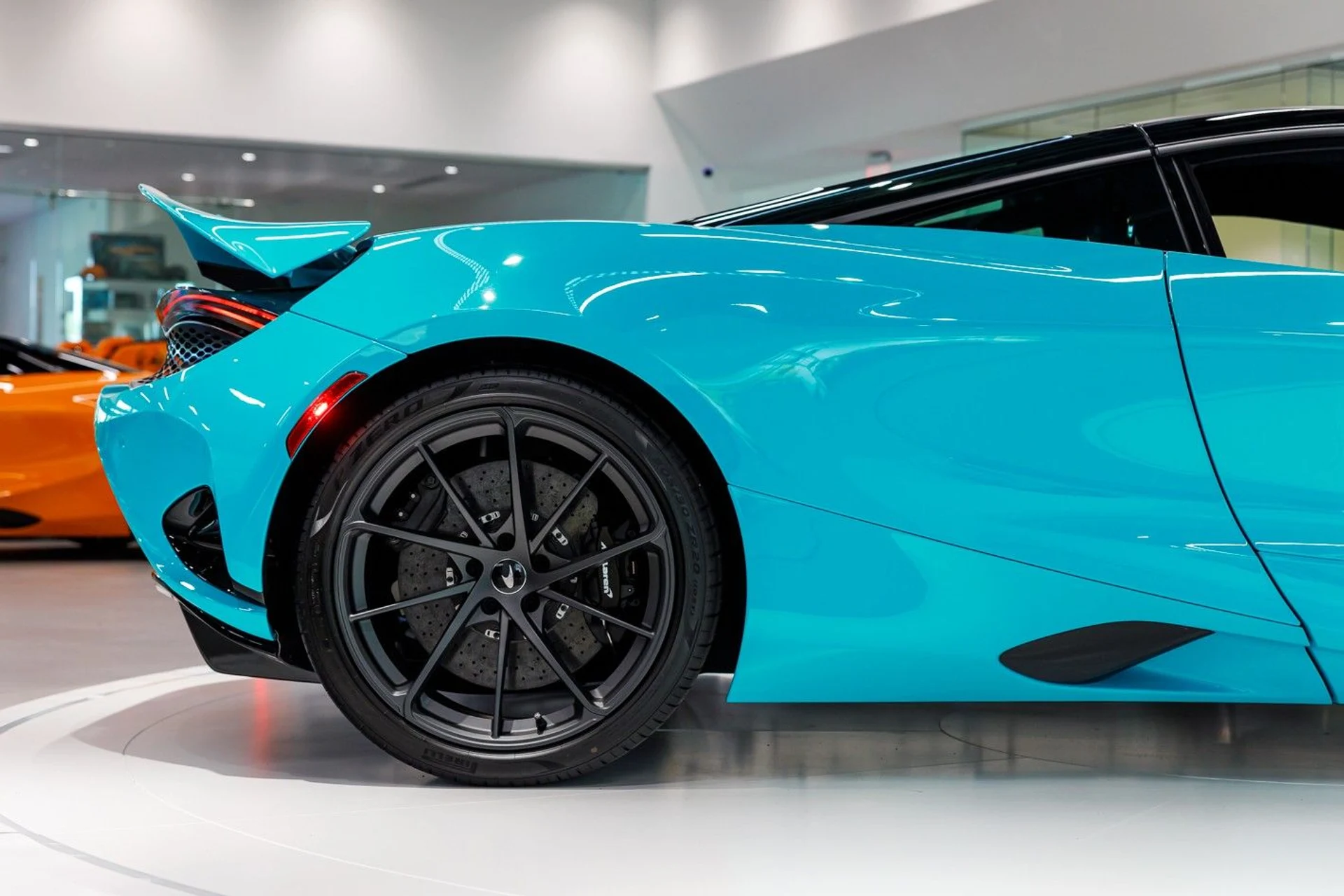 mph003_225669000_605_p4_l_6159a5cd53