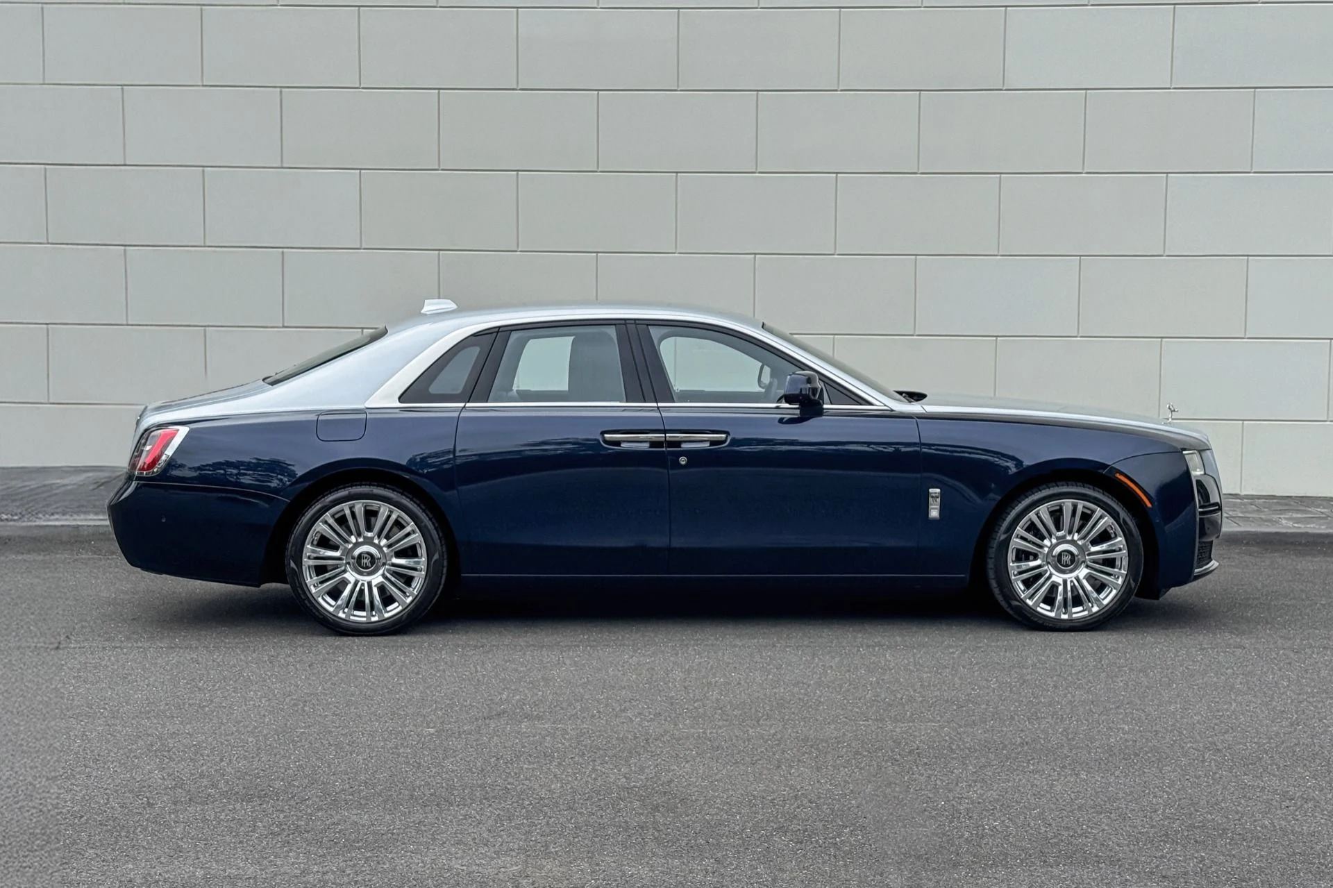 mph003_2262798102_Used_2021_Rolls_Royce_Ghost_1793137989_aa2ec862f2