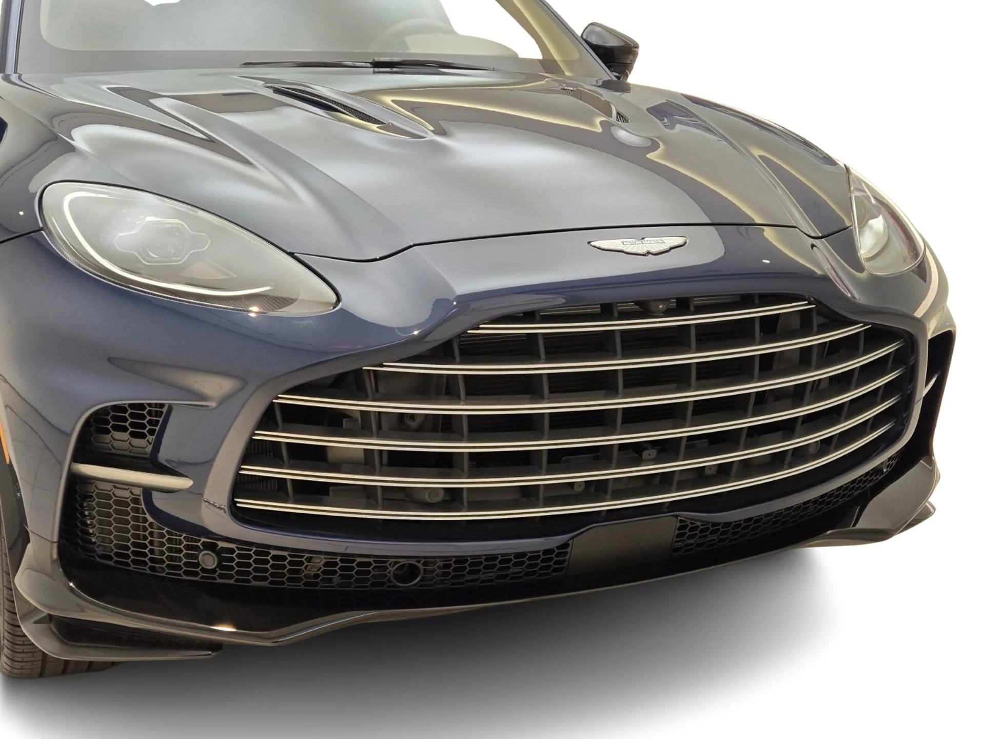 mph003_2265290038_New_2025_Aston_Martin_DBX_707_1753162702_bc42bfc6b0