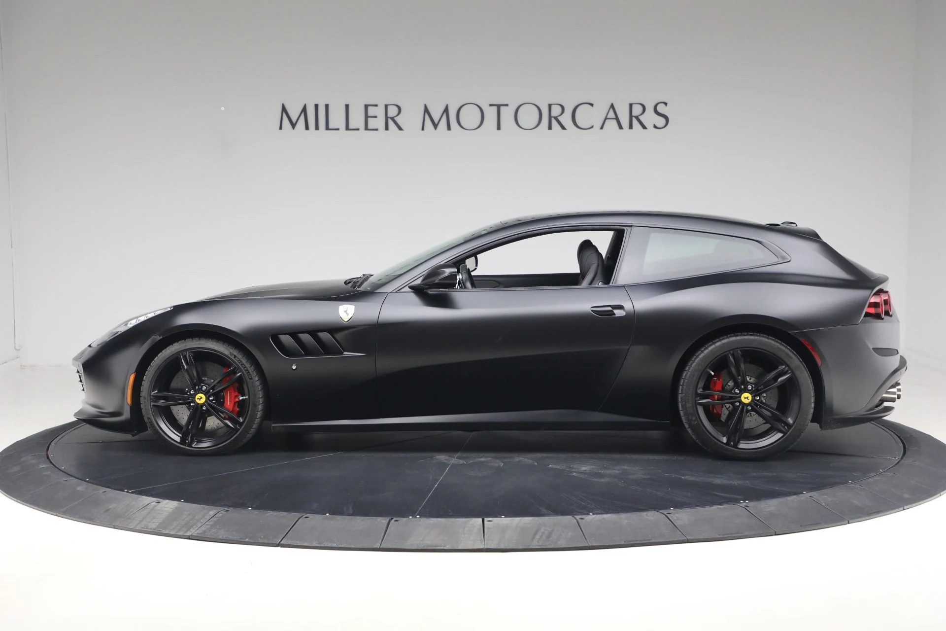 mph003_2265698115_Used_2018_Ferrari_GTC_4_Lusso_1787858853_9083975ee4