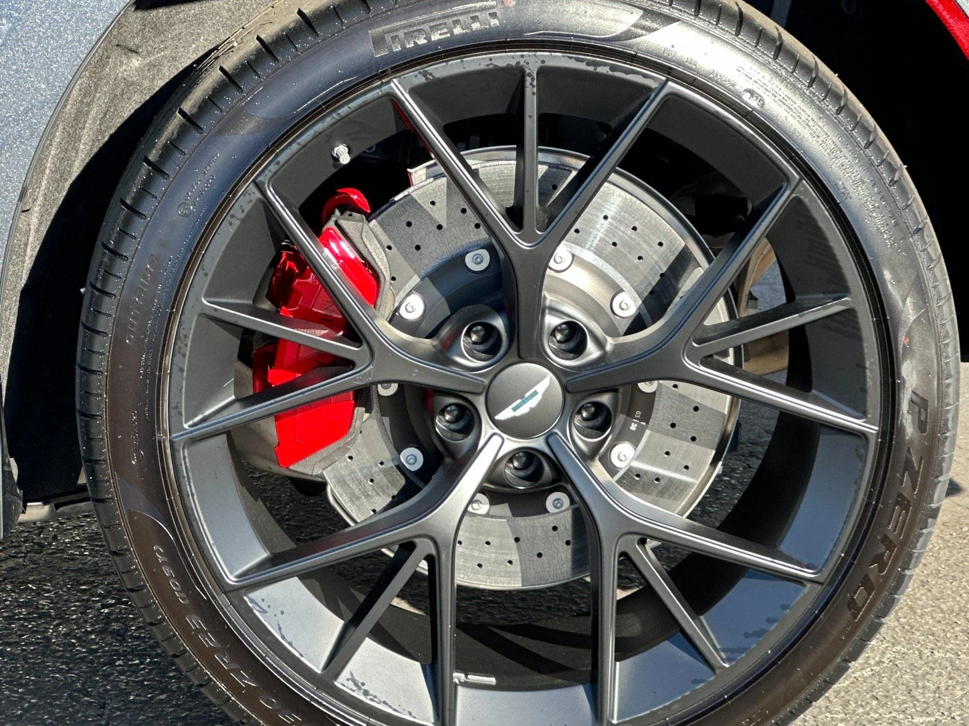 mph003_2269561981_New_2026_Aston_Martin_DBX_1761314819_6a4fafb987