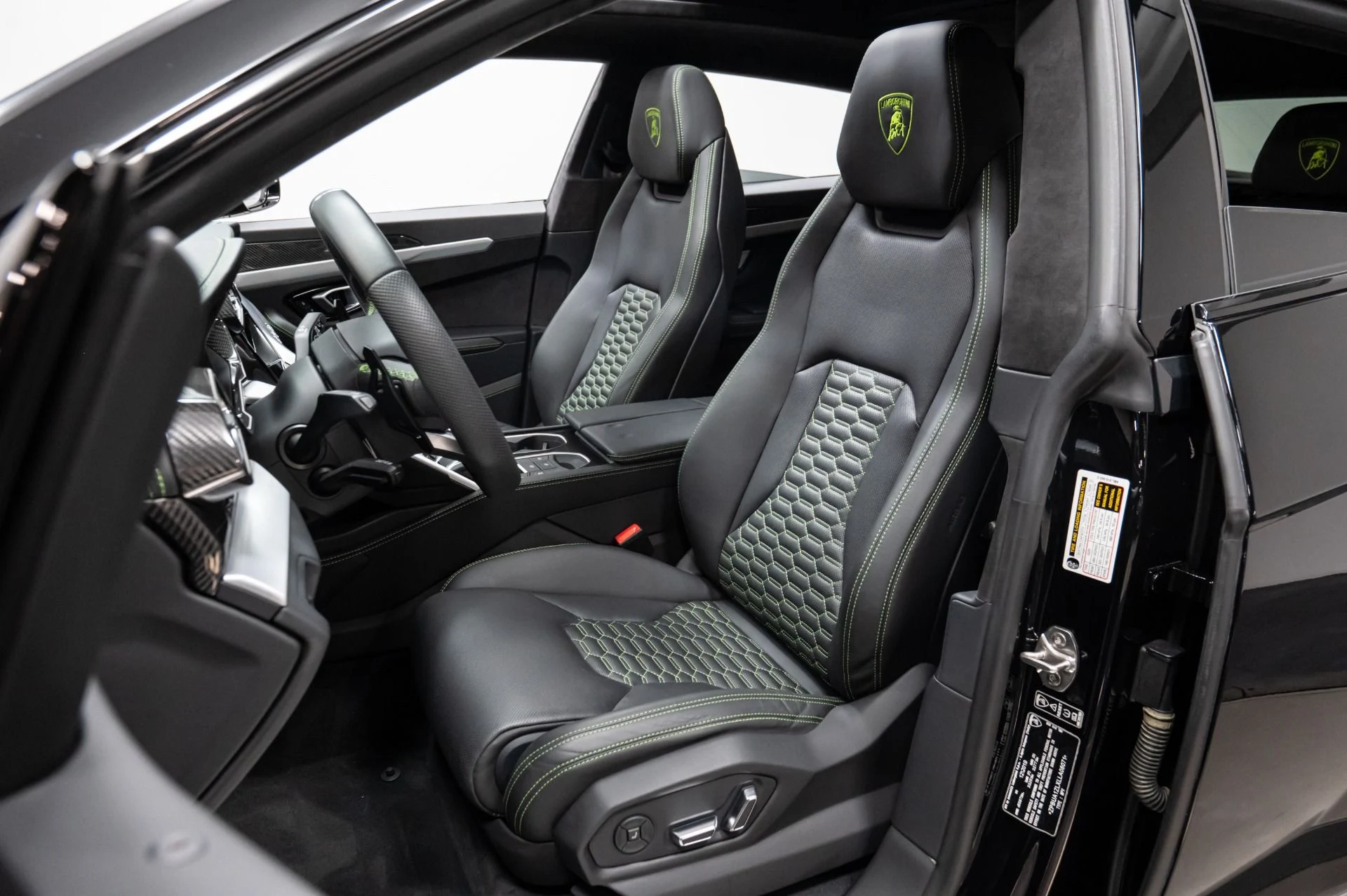mph003_227213642_Used_2020_Lamborghini_Urus_1746136581_7dd6ea80e6