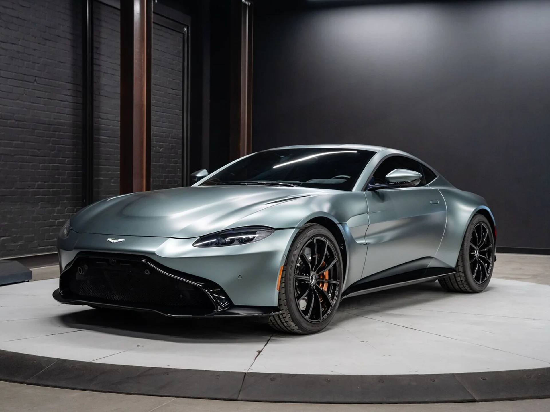 mph003_228256202_aston_martin_vantage_2020_a7d568cd66
