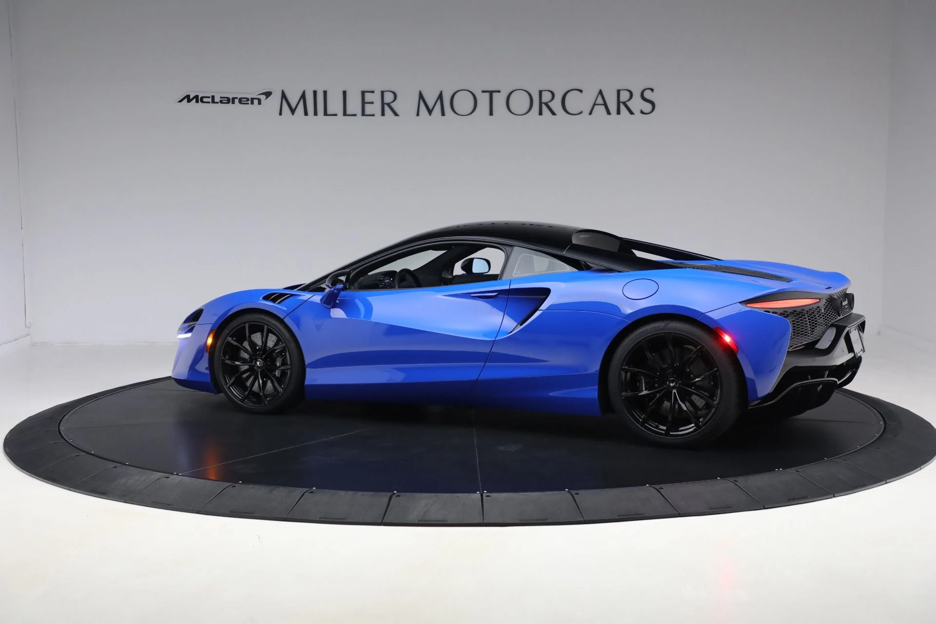 mph003_2282853572_Used_2023_Mc_Laren_Artura_Performance_08196262c8