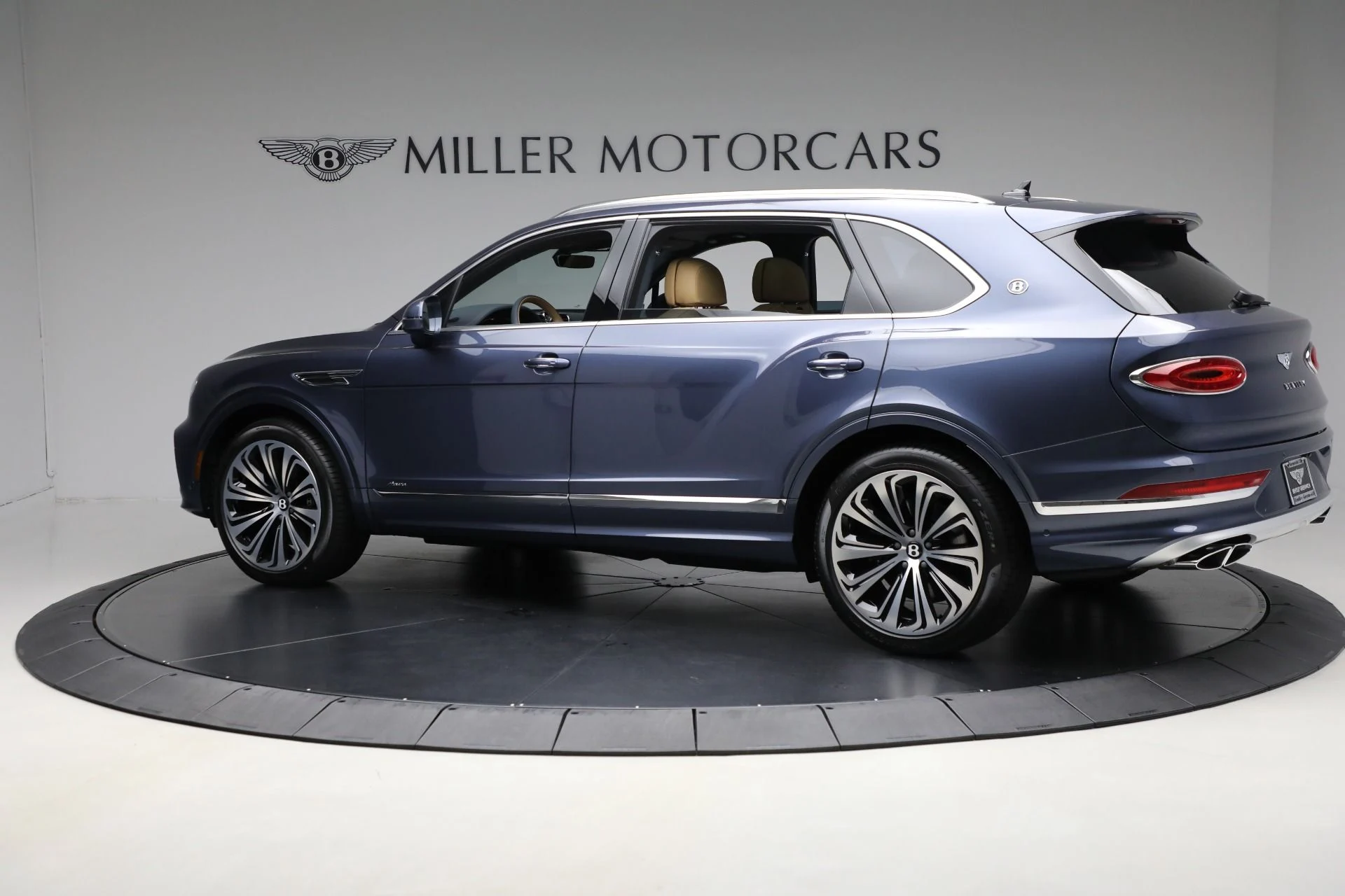 mph003_2288374867_Used_2025_Bentley_Bentayga_EWB_Azure_V8_1761149481_1d8f581731