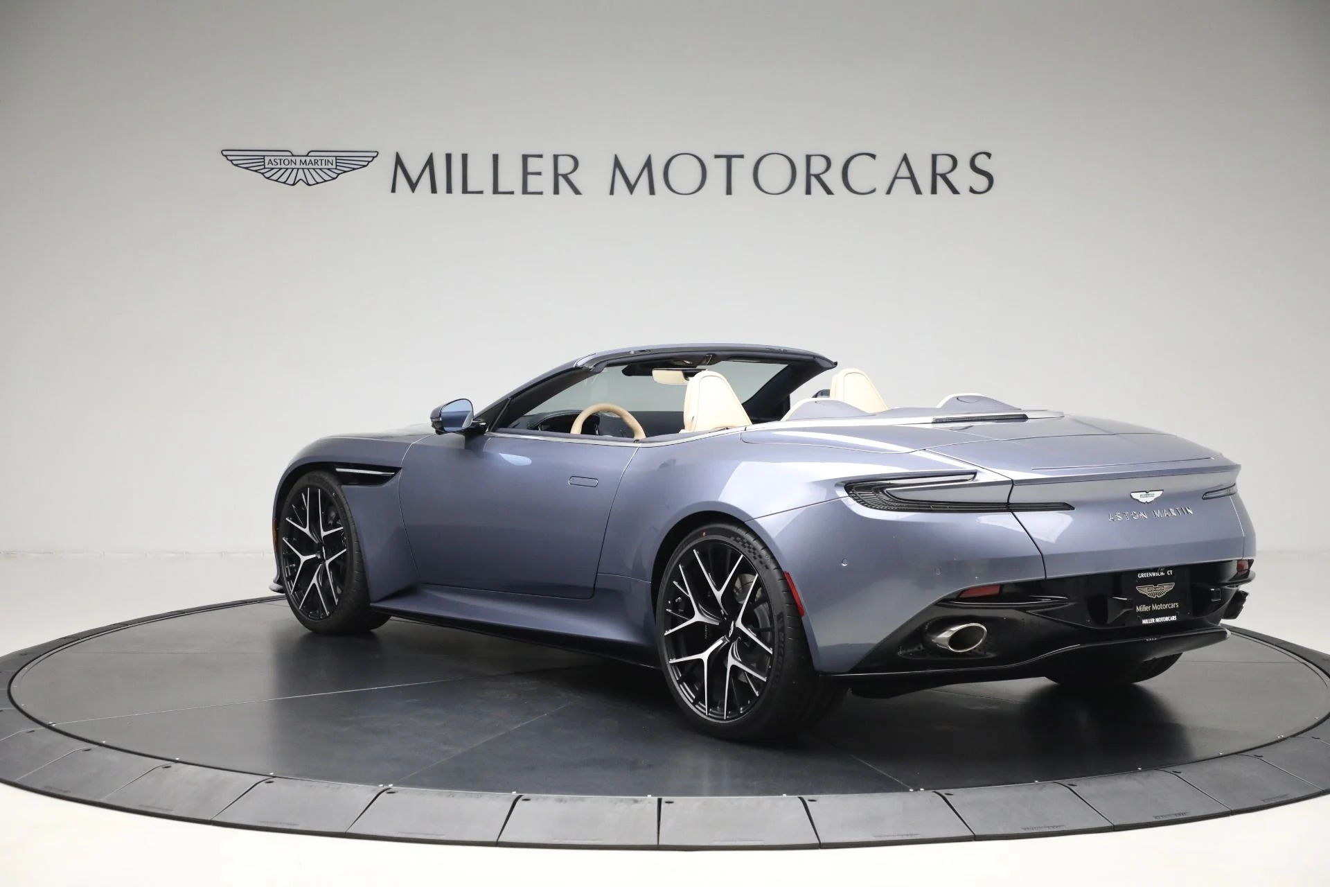 mph003_2294420601_New_2025_Aston_Martin_DB_12_Volante_10b5d9ed35
