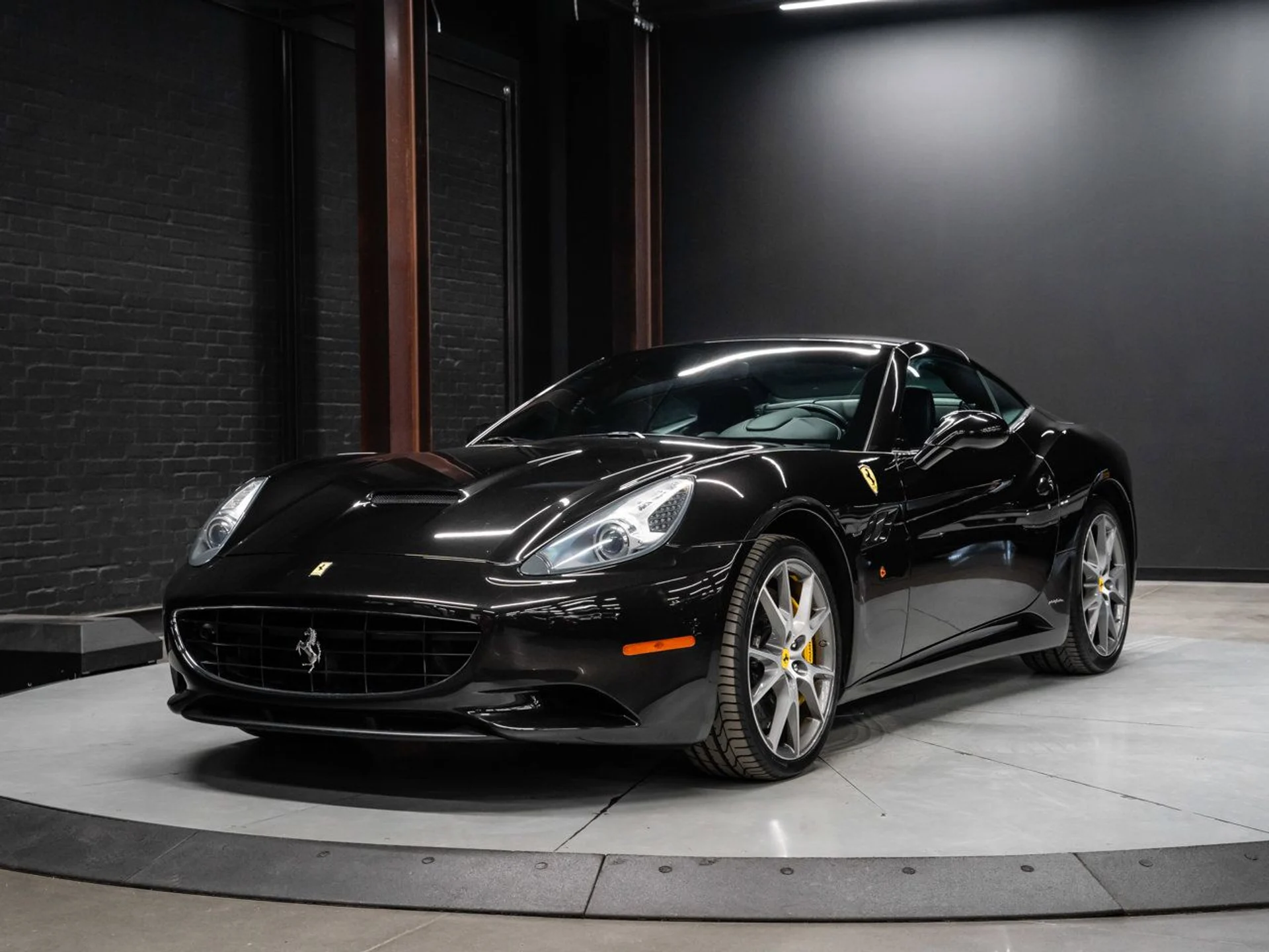 mph003_2295646409_ferrari_california_2011_8bba515868
