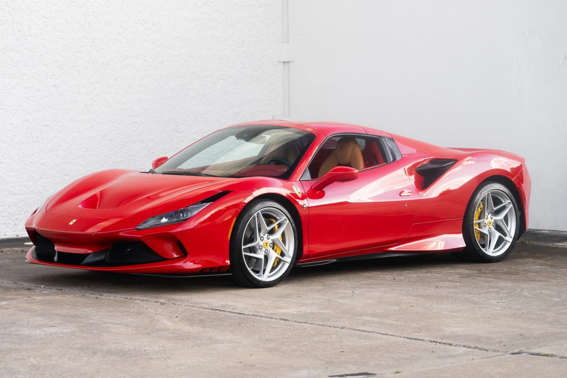 mph003_2306035844_Used_2023_Ferrari_F8_Spider_1759528459_5dbbcb6253