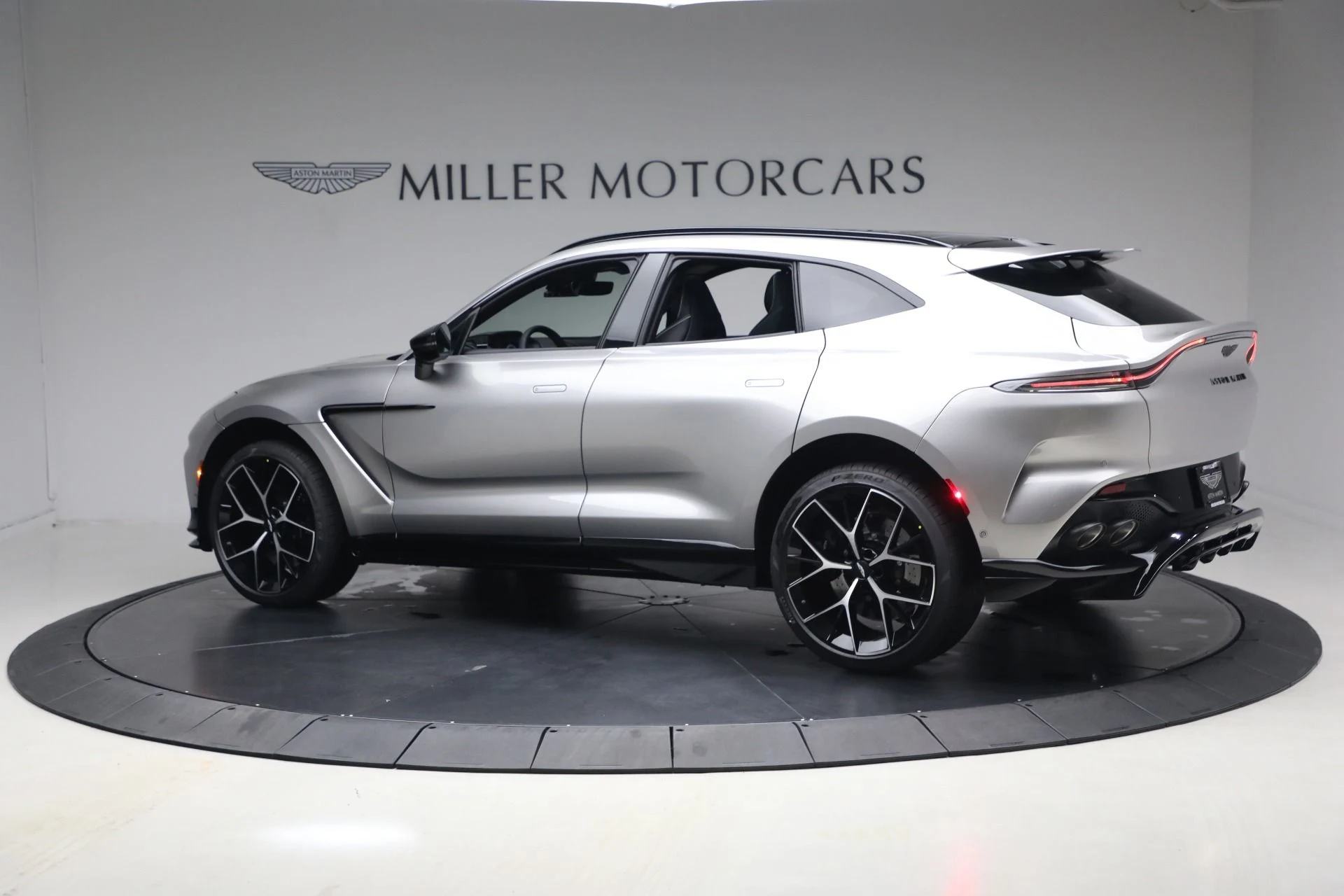 mph003_2309701255_New_2026_Aston_Martin_DBX_707_1767813169_efee0196b1