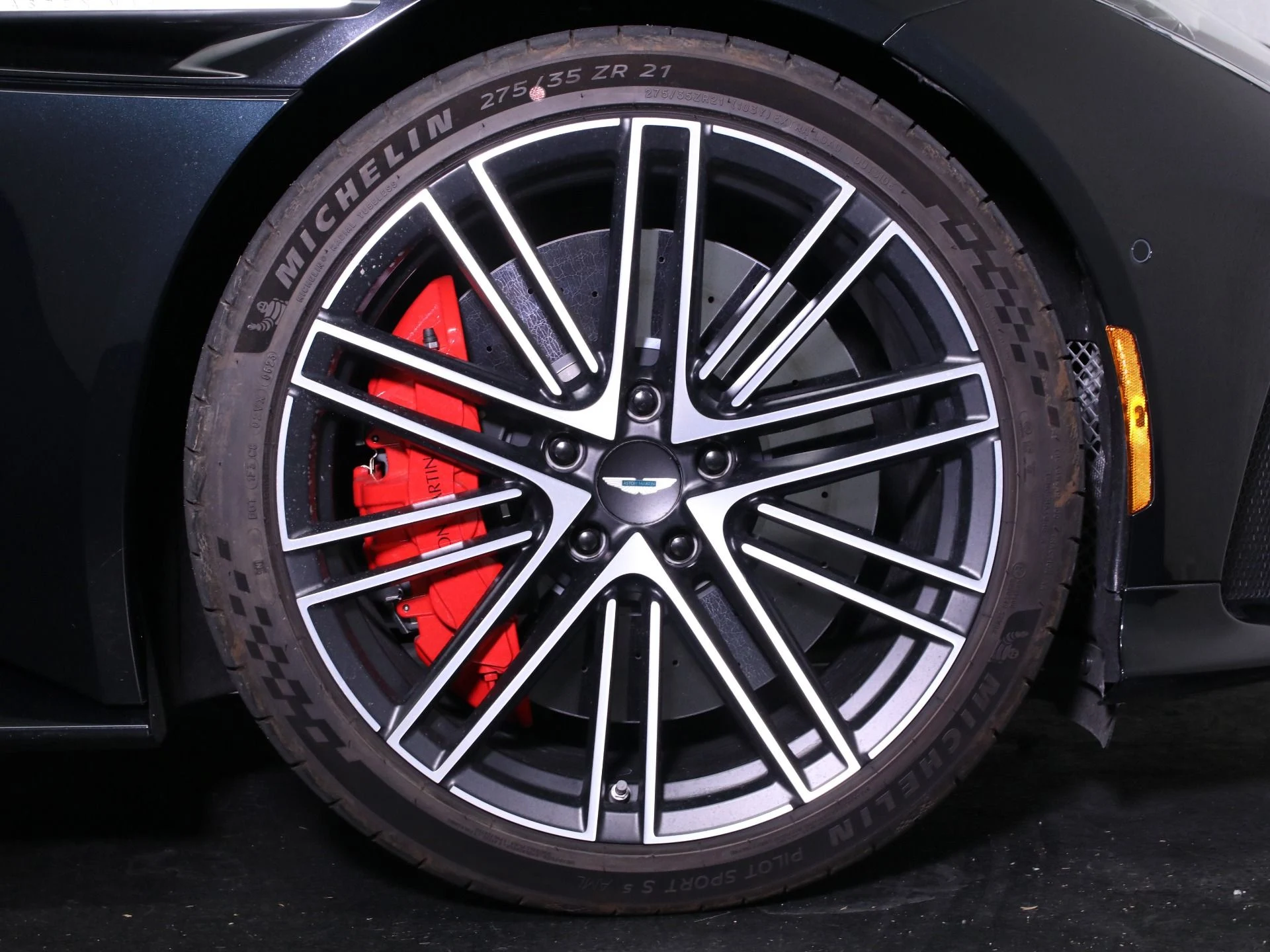 mph003_2320183258_Used_2024_Aston_Martin_DB_12_1758483136_8bd01293d0