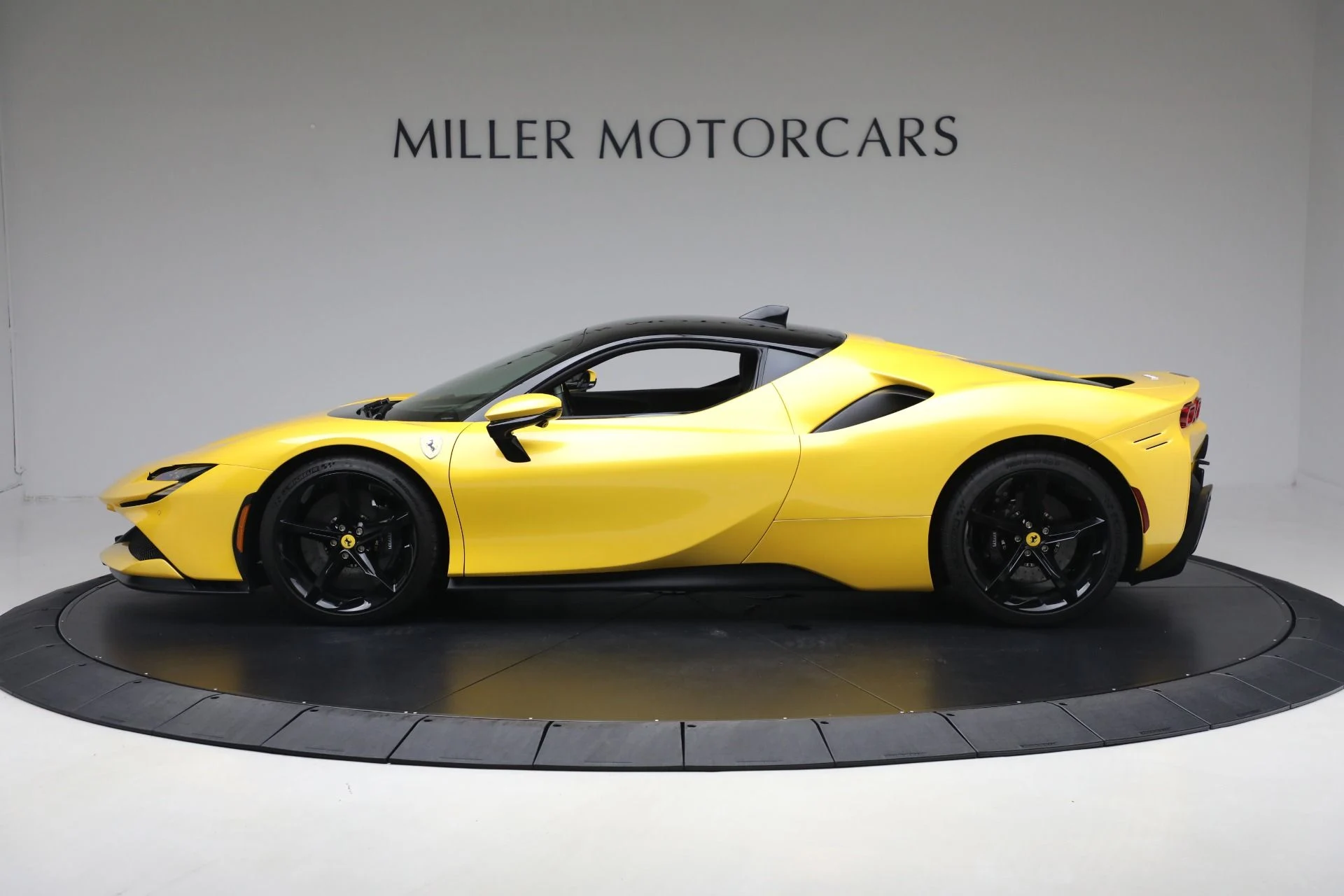 mph003_2339959784_Used_2023_Ferrari_SF_90_Stradale_fb222d072a