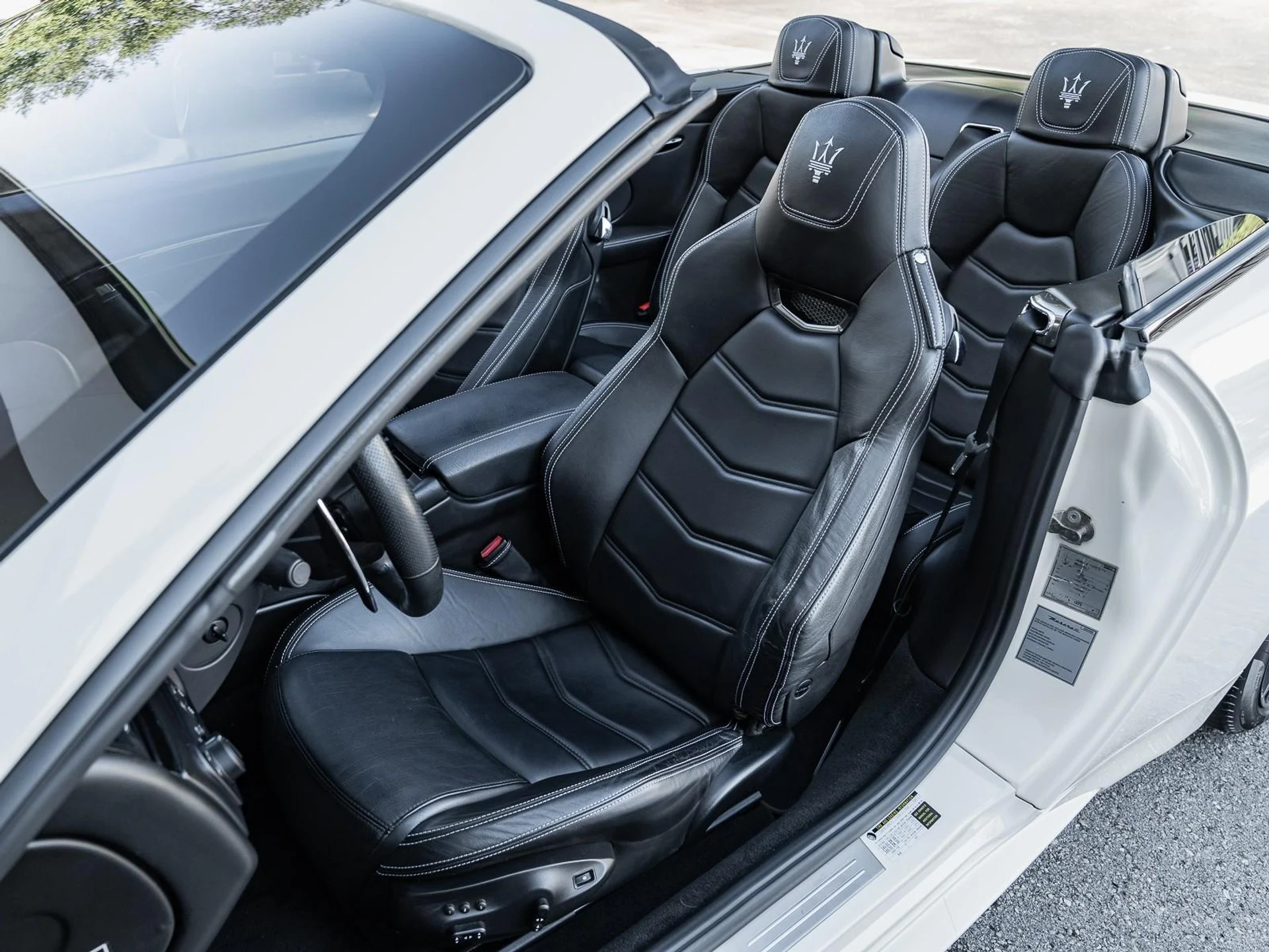 mph003_2341570037_Used_2015_Maserati_Gran_Turismo_Convertible_Sport_1760472316_1610a99529