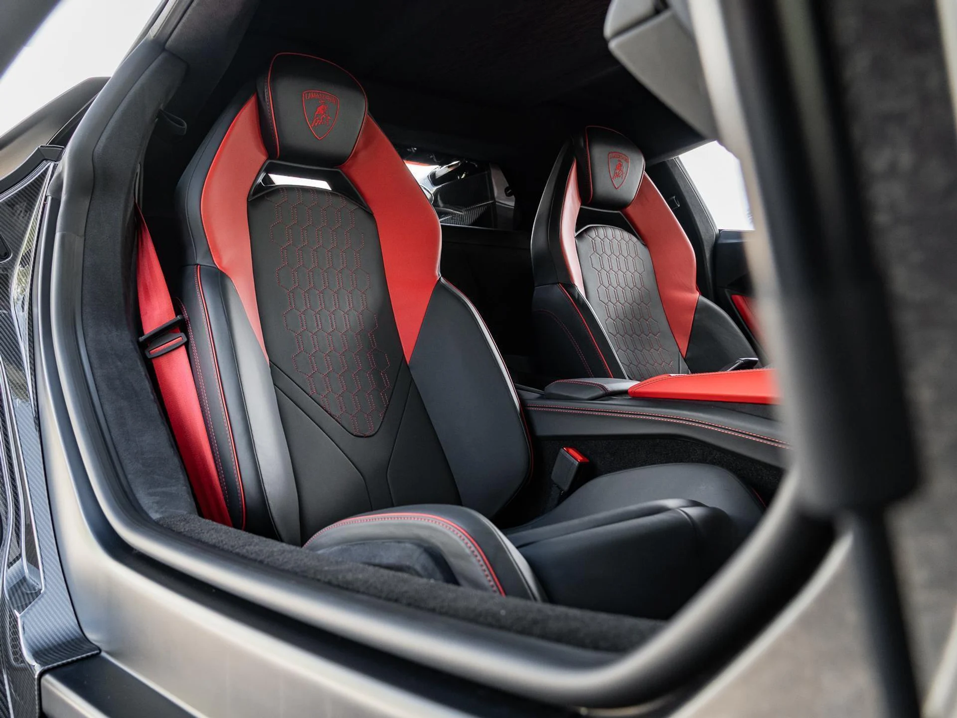 mph003_2342349948_Used_2024_Lamborghini_Revuelto_Coupe_1772801260_1b1f80eeac