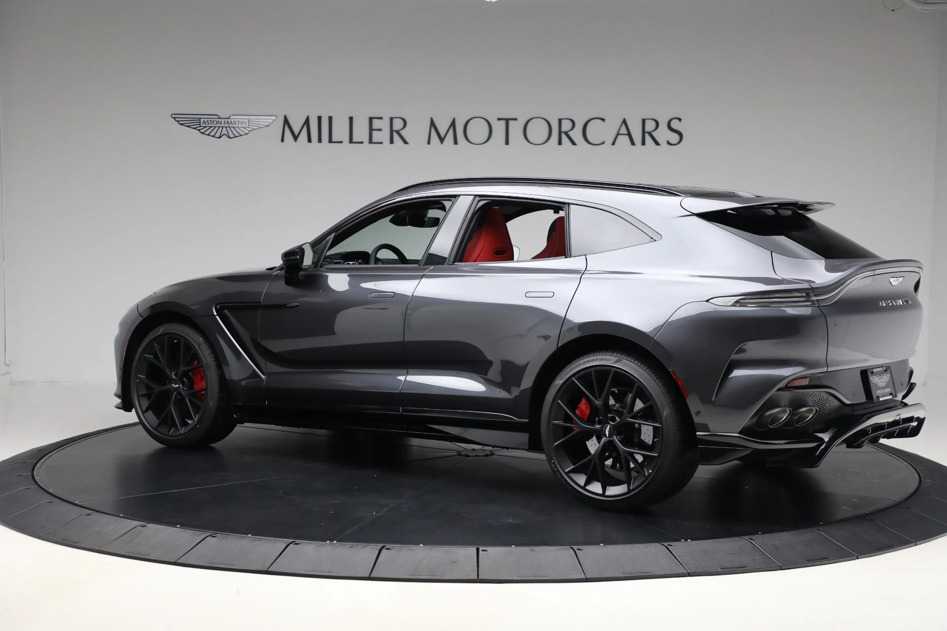 mph003_2343620571_New_2025_Aston_Martin_DBX_707_1855915b0f