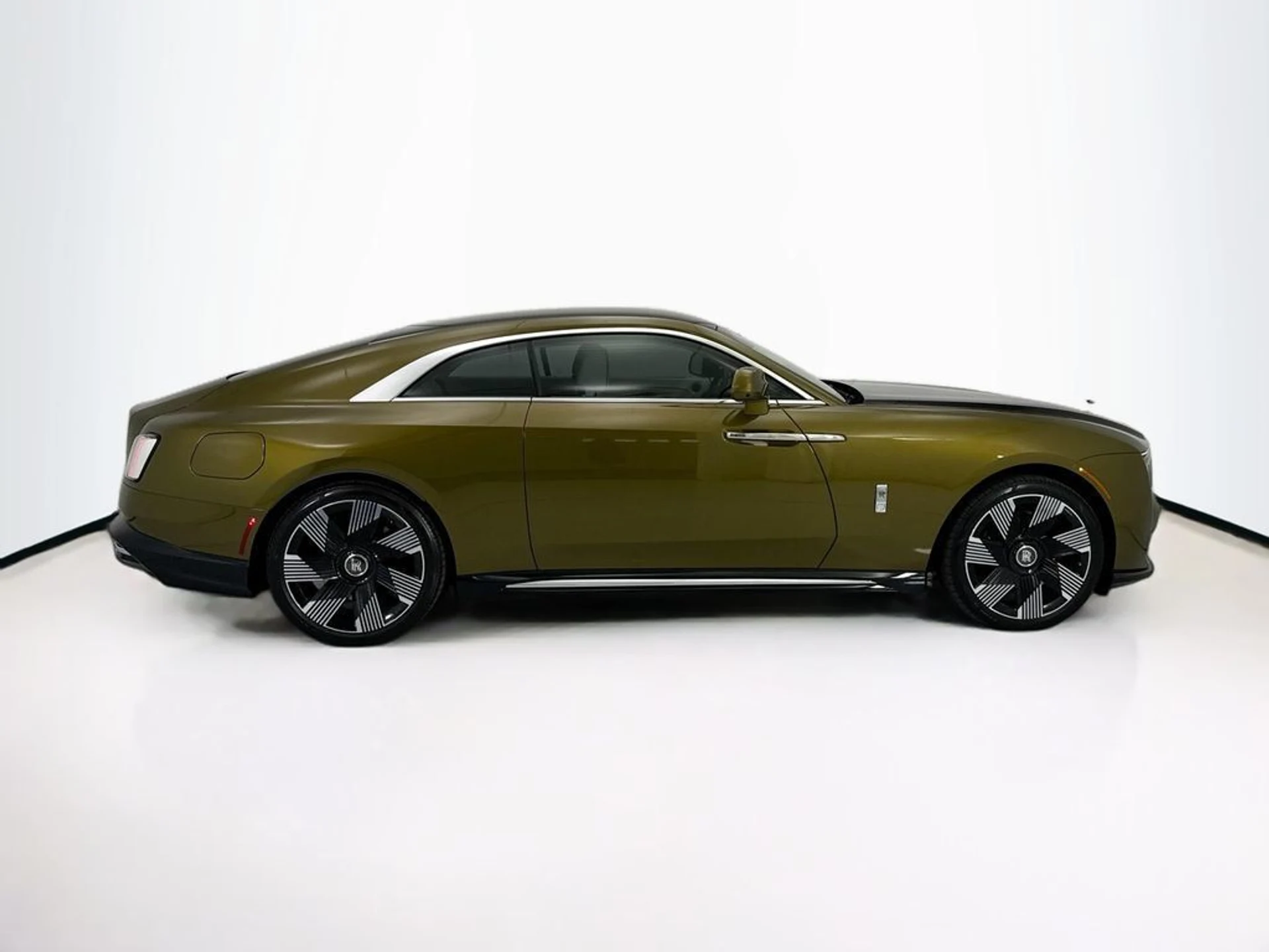 mph003_2347974392_used_2026_rolls_royce_spectre_coupe_8119_23019329_4_1024_33c013020b