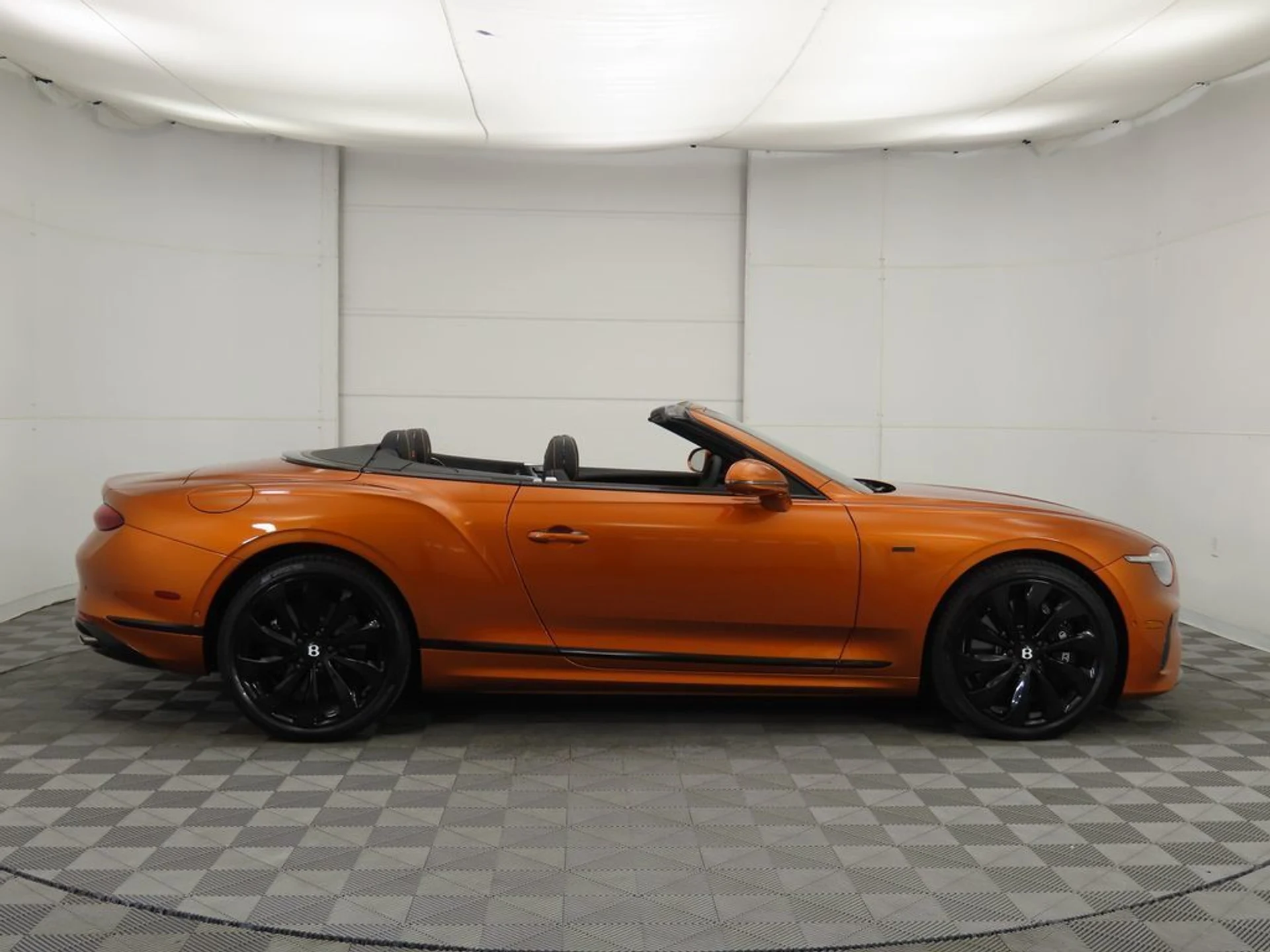 mph003_2384378187_new_2025_bentley_continental_gtblackeditionconvertible_8119_22910187_4_1024_0f0ba34966