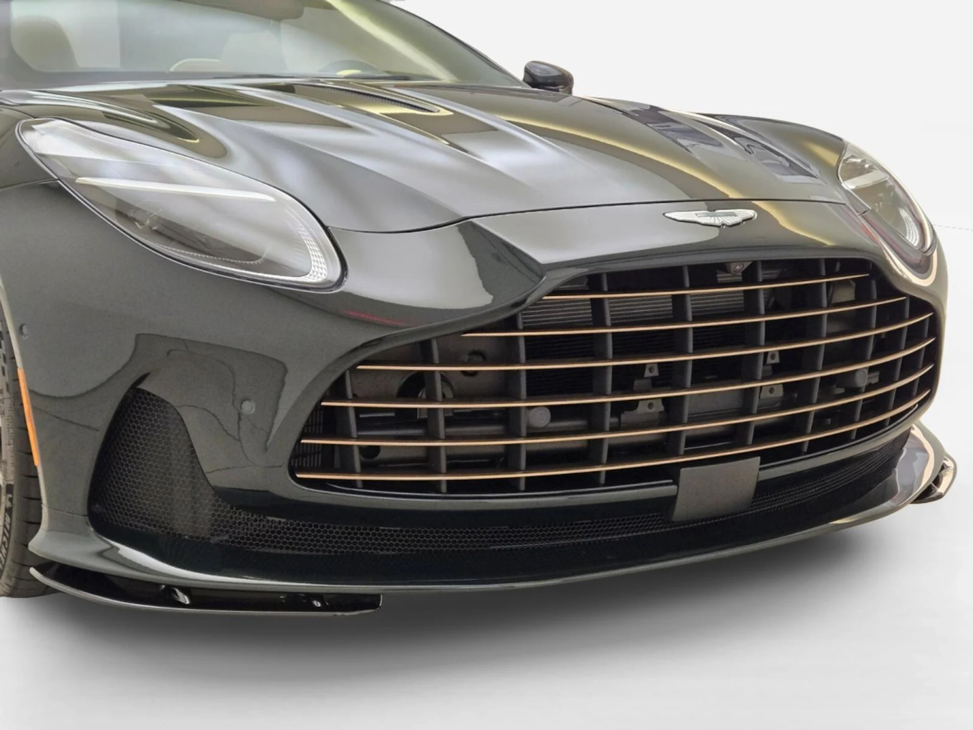 mph003_2385683443_New_2026_Aston_Martin_DB_12_Volante_1777612877_5720cfeda5
