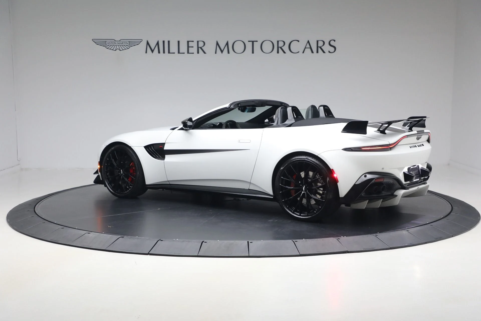 mph003_2396684170_Used_2023_Aston_Martin_Vantage_F1_Edition_1784727117_12f4df60f5