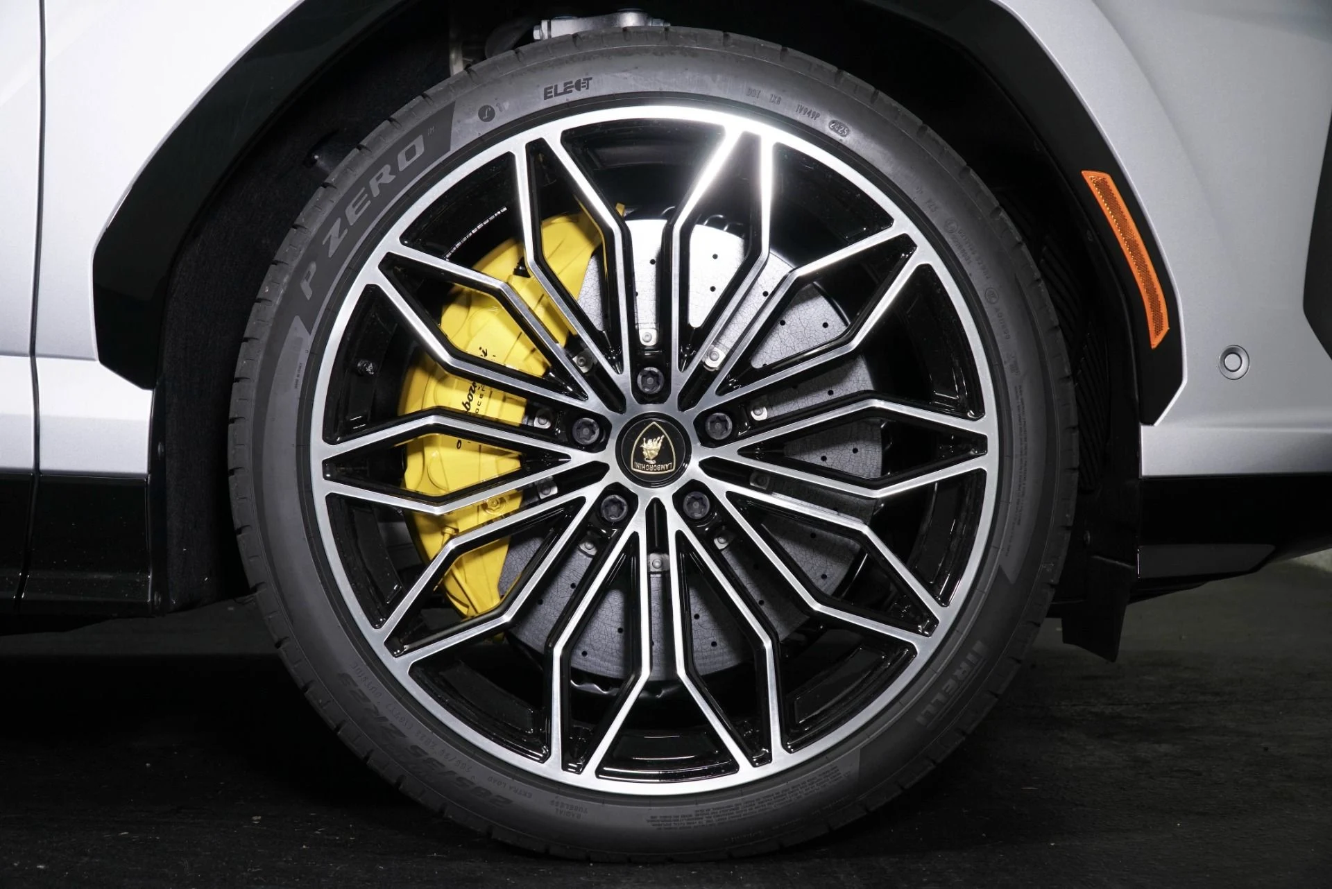 mph003_2401667652_New_2025_Lamborghini_Urus_SE_1776533291_a3b5a2acf9