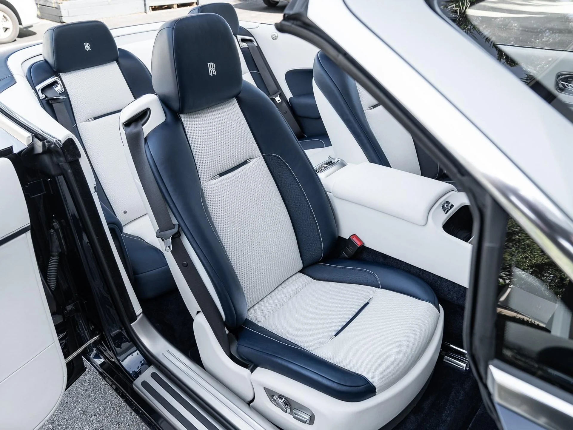 mph003_2402211825_Used_2018_Rolls_Royce_Dawn_Convertible_1764360413_e7775b58da