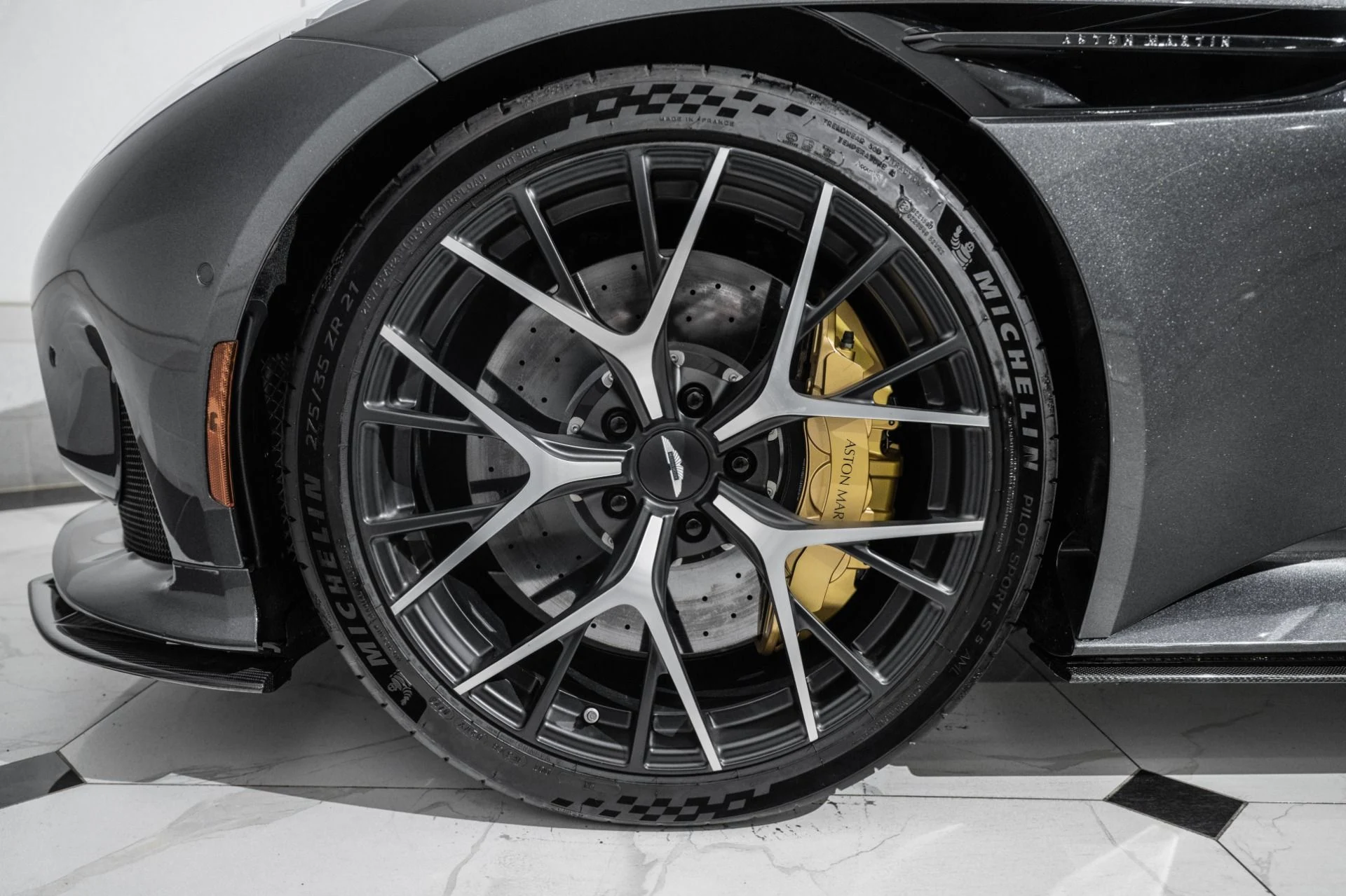 mph003_2406800677_Used_2024_Aston_Martin_DB_12_Coupe_1761150102_e8502ba55d