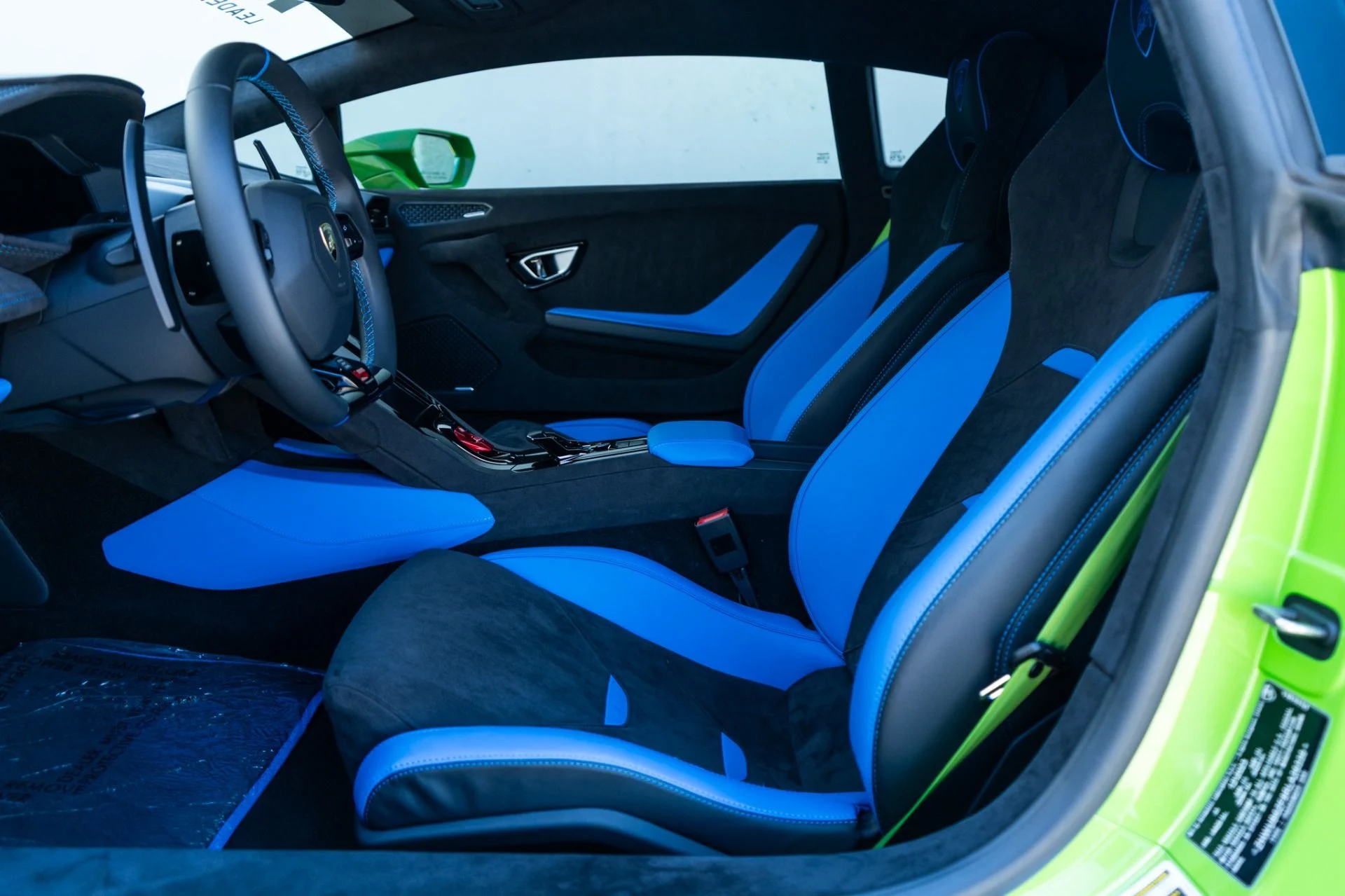 mph003_2418996143_Used_2024_Lamborghini_Huracan_Tecnica_1764704273_c435dddbf1