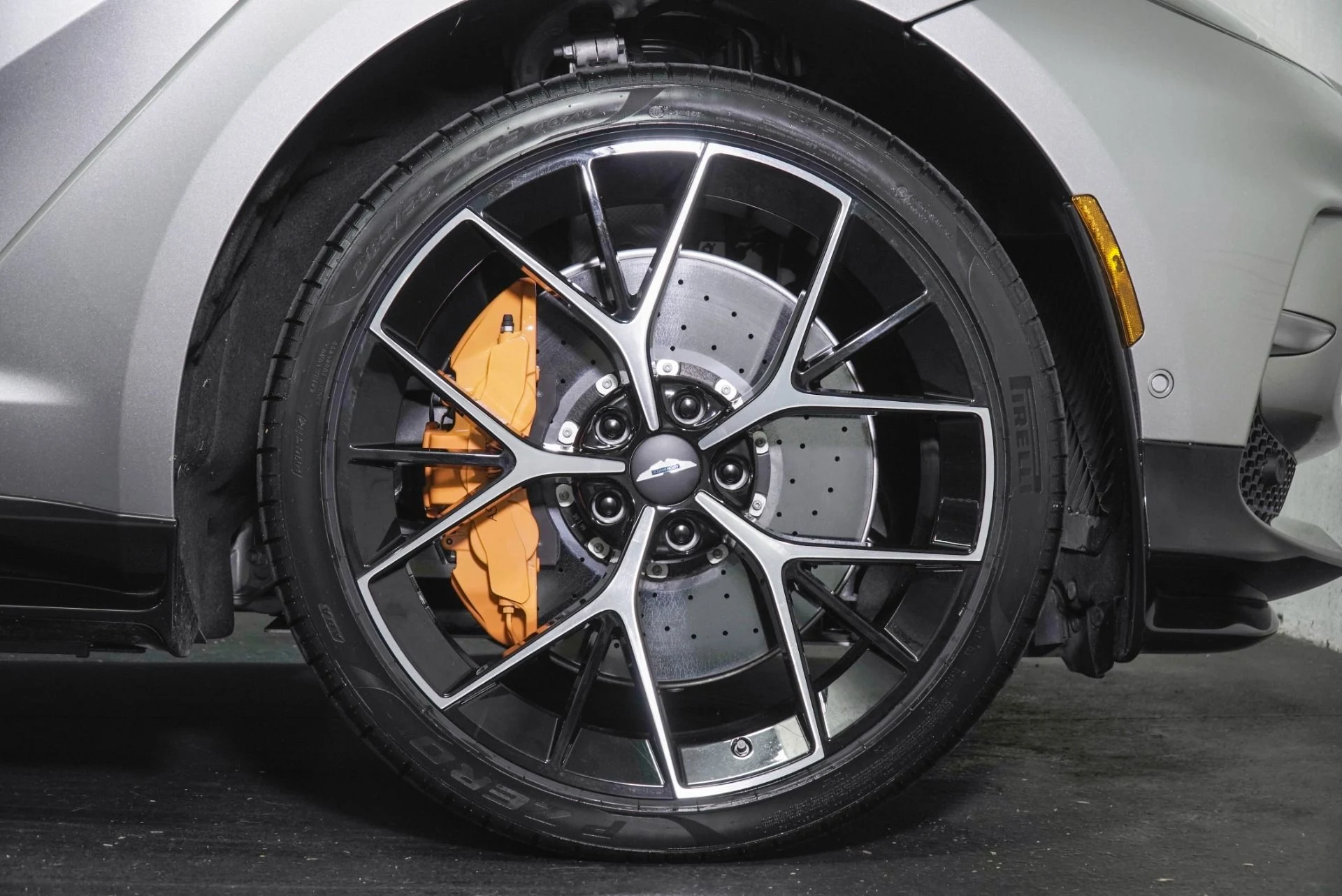 mph003_2425611628_Used_2025_Aston_Martin_DBX_707_1792739128_8233fd6c10