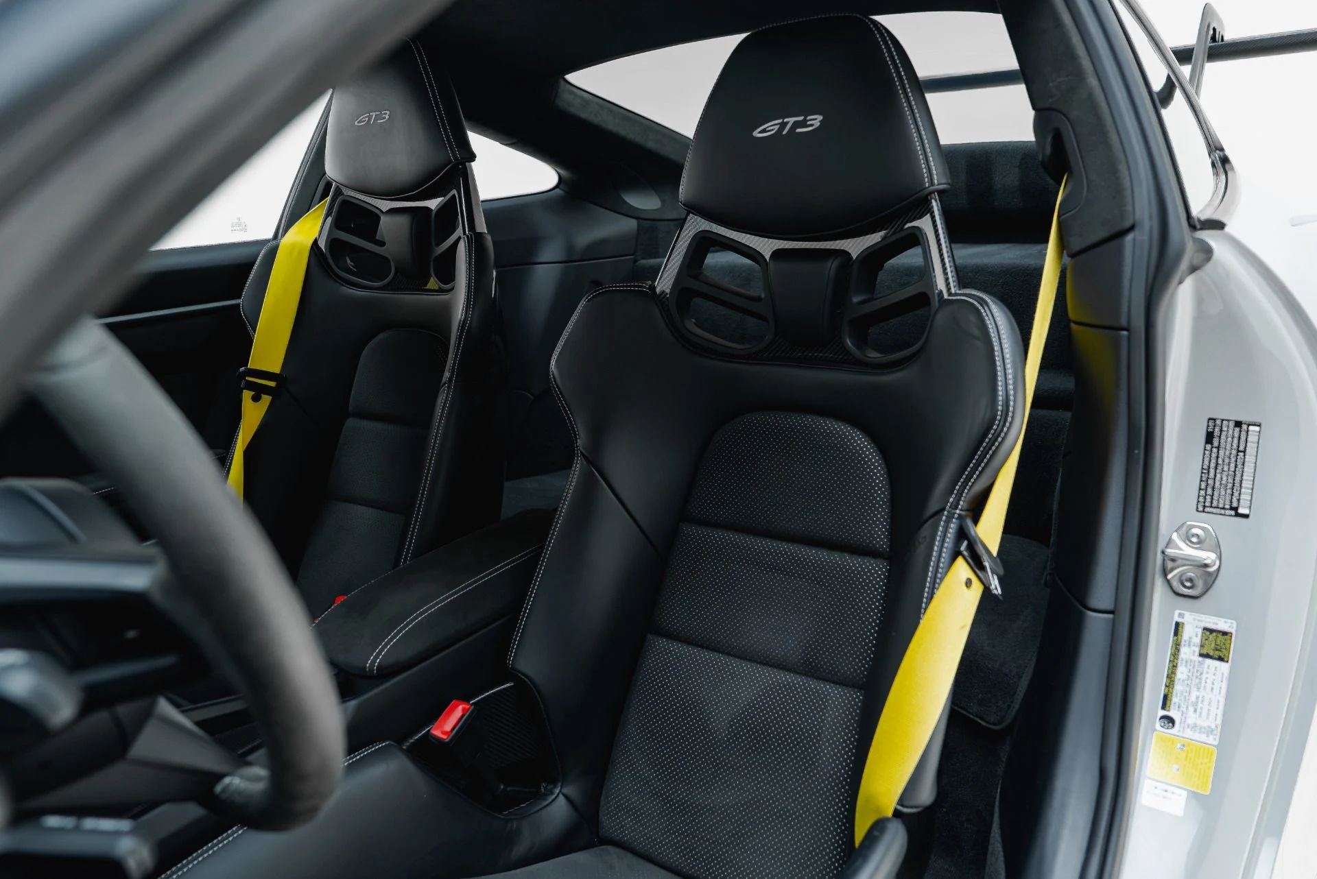 mph003_2437724625_Used_2022_Porsche_911_GT_3_1790720787_9e6ef57da8