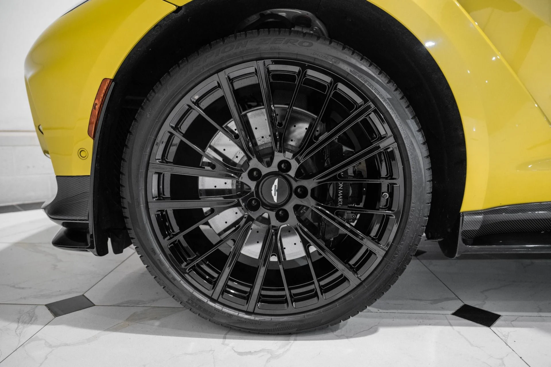 mph003_2441919878_Used_2025_Aston_Martin_DBX_707_1768580926_b97e2d78ff