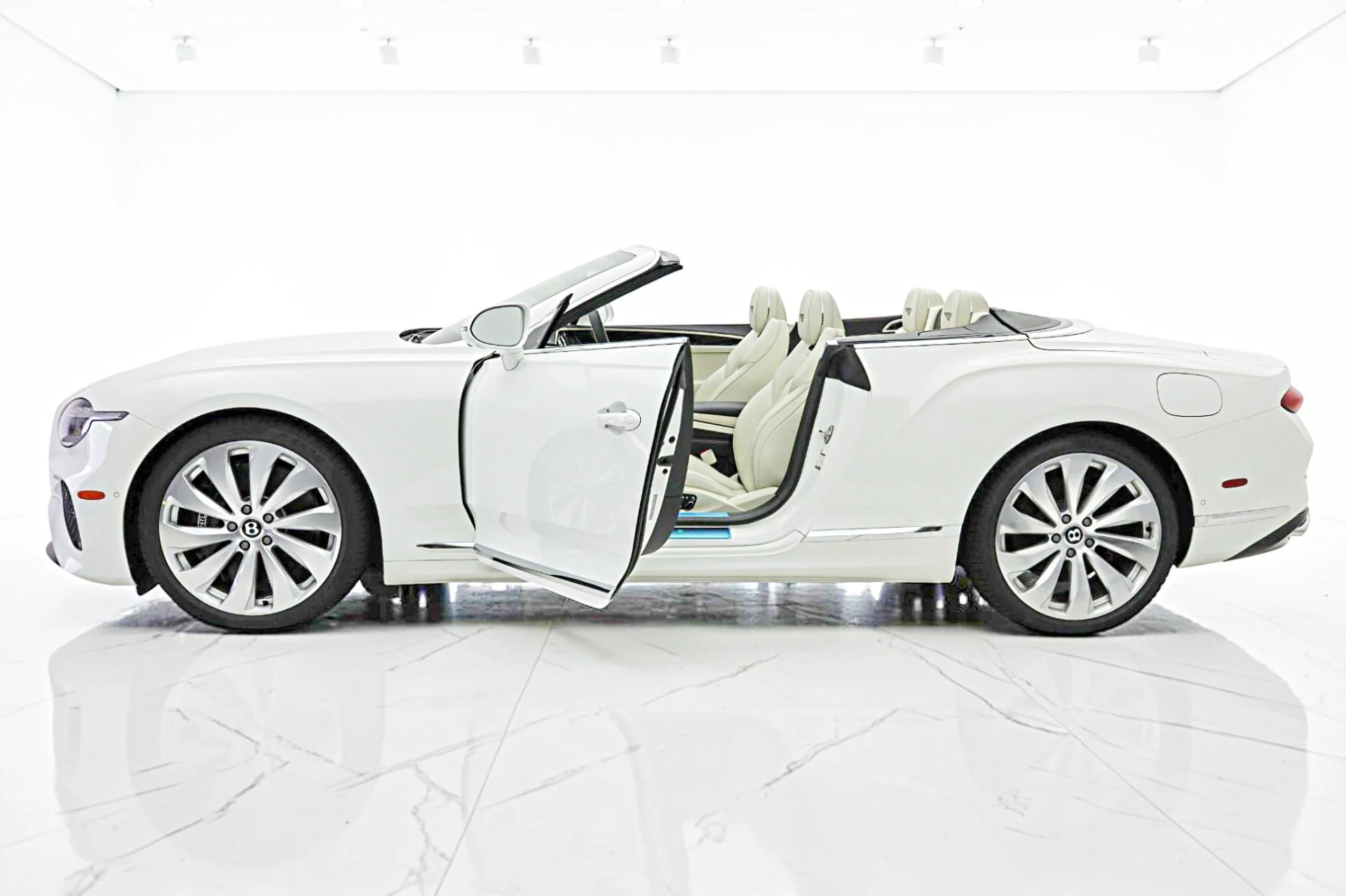 mph003_244279863_New_2026_Bentley_Continental_GTC_3b3a604131