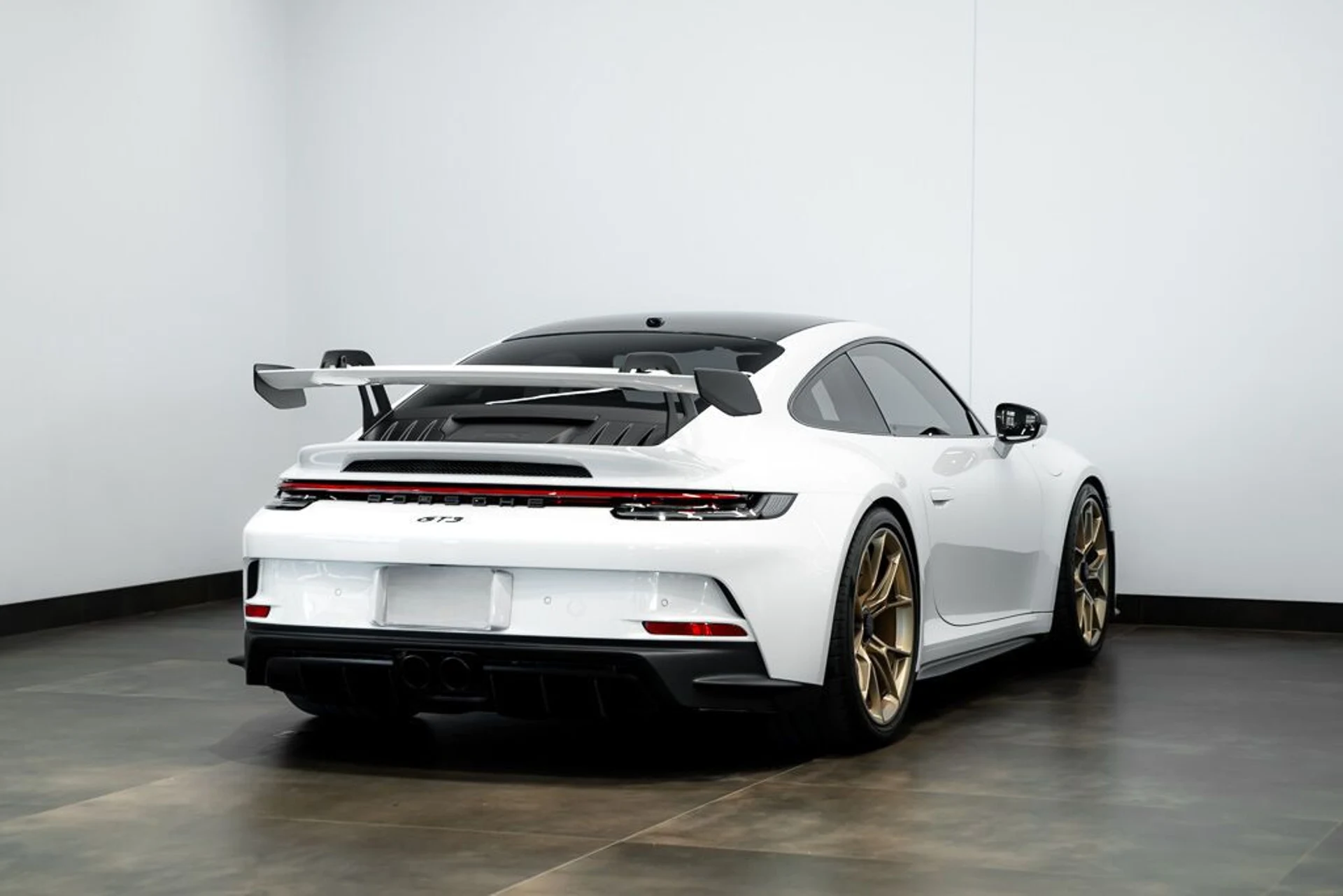 mph003_2444045889_porsche_911_2024_jpg_v_1773863537_6bdface0f0