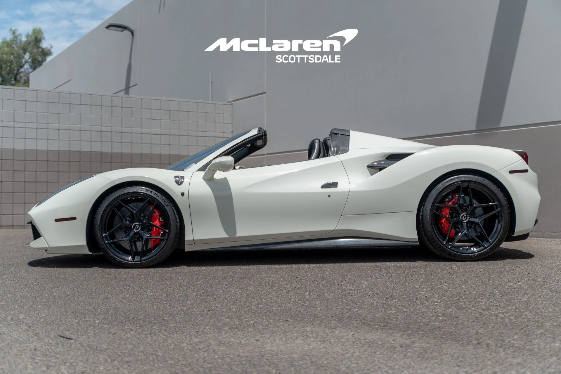mph003_2446487354_Used_2017_FERRARI_488_SPIDER_1780078036_f342798977