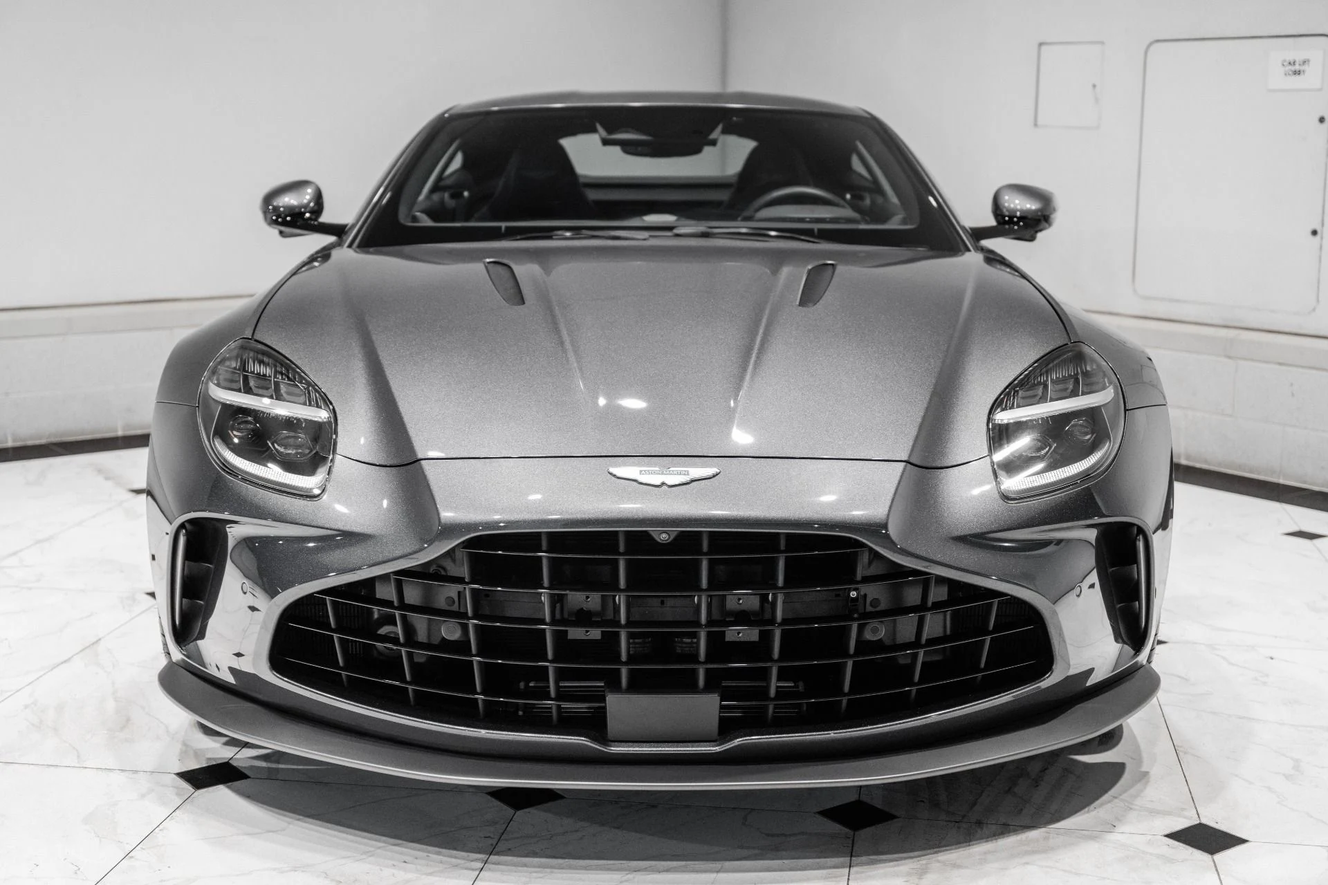 mph003_2449327832_Used_2025_Aston_Martin_Vantage_1784563036_c736828381