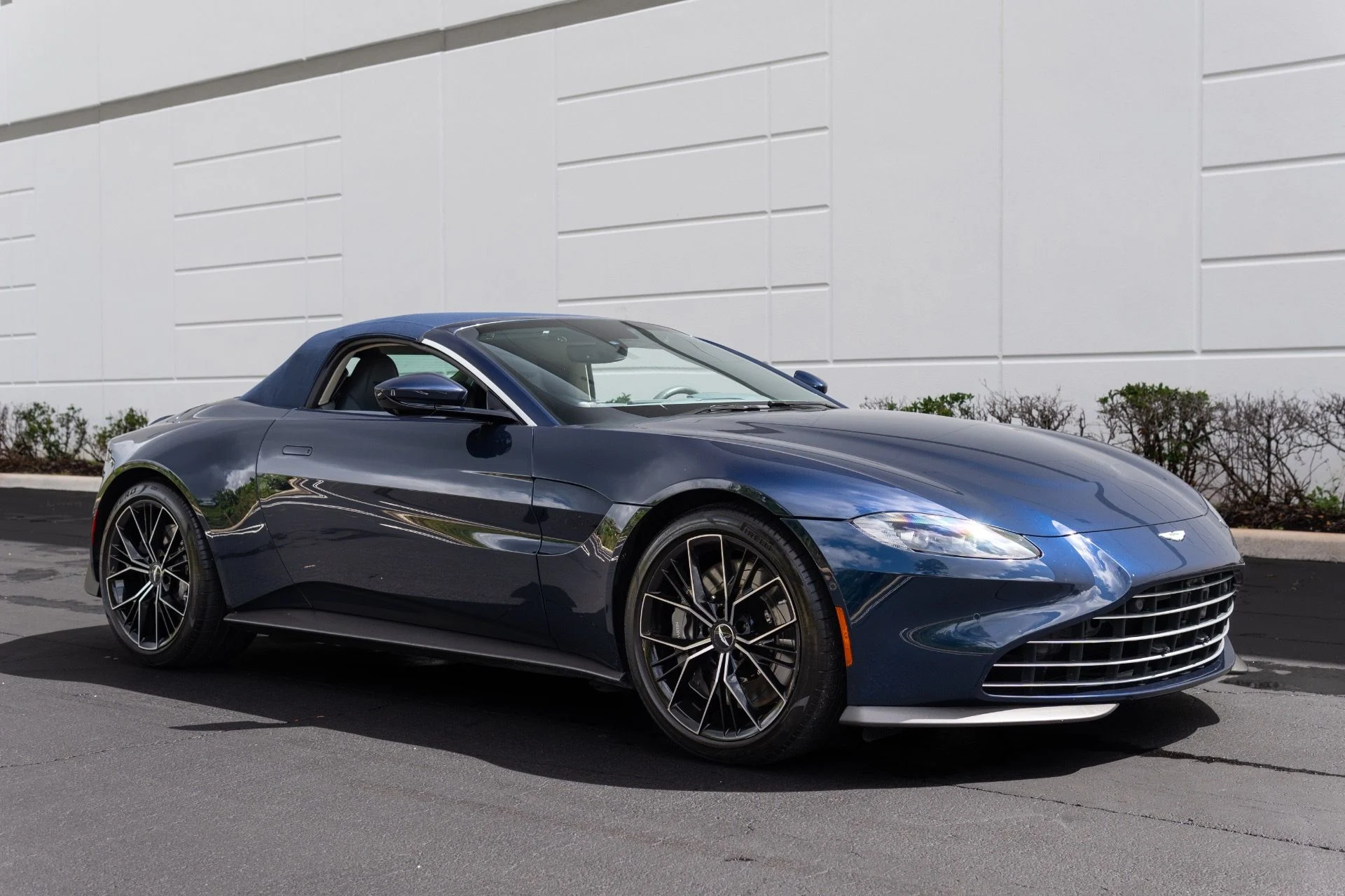 mph003_2450029893_Used_2021_Aston_Martin_Vantage_1774065878_2a23391f33