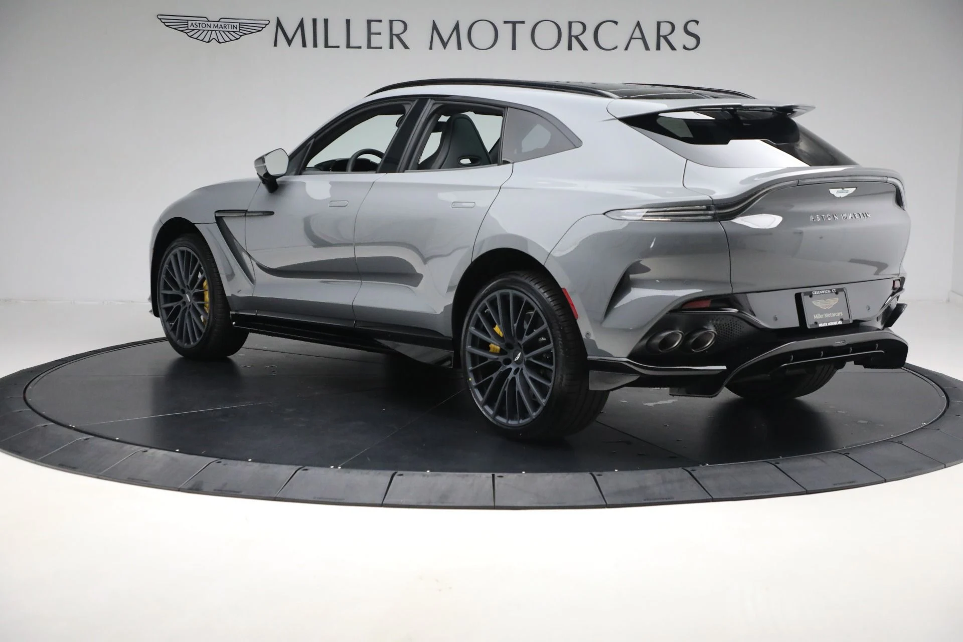mph003_2459719397_Used_2025_Aston_Martin_DBX_707_707_d0fb70f007